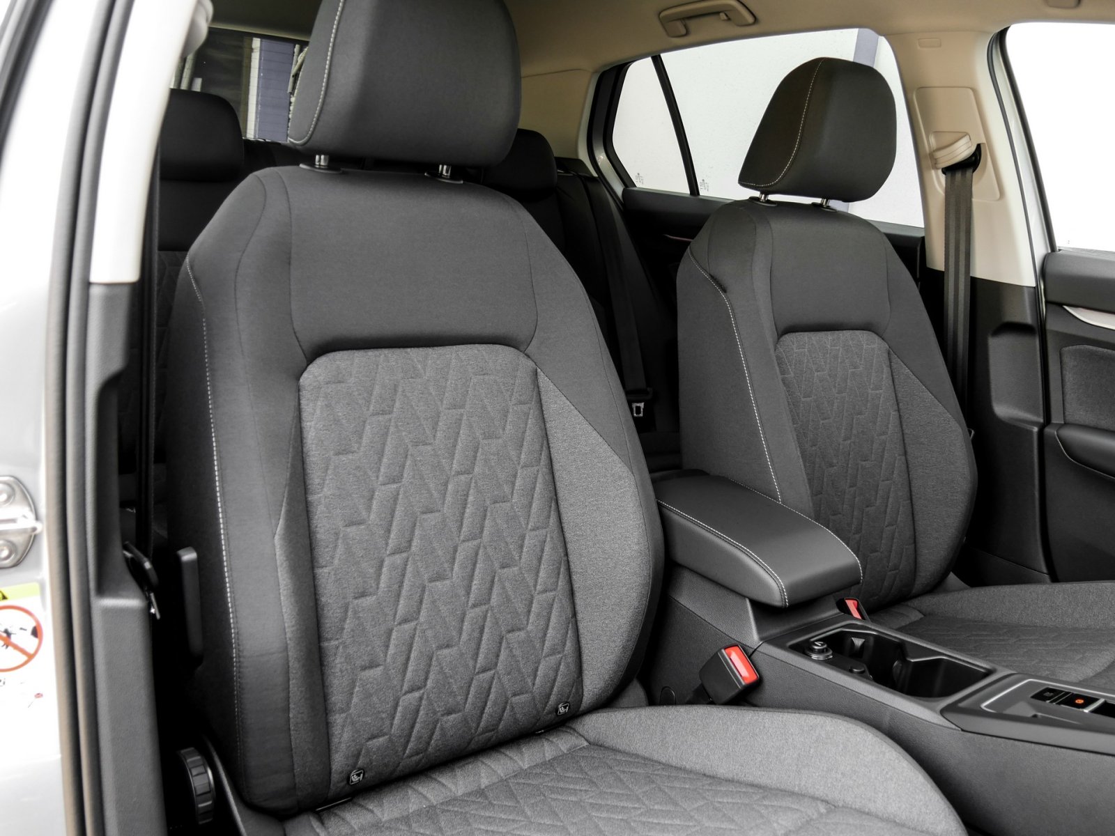 Volkswagen Golf VIII 1.5 HYBRID LIFE FACELIFT CAM ACC LM17