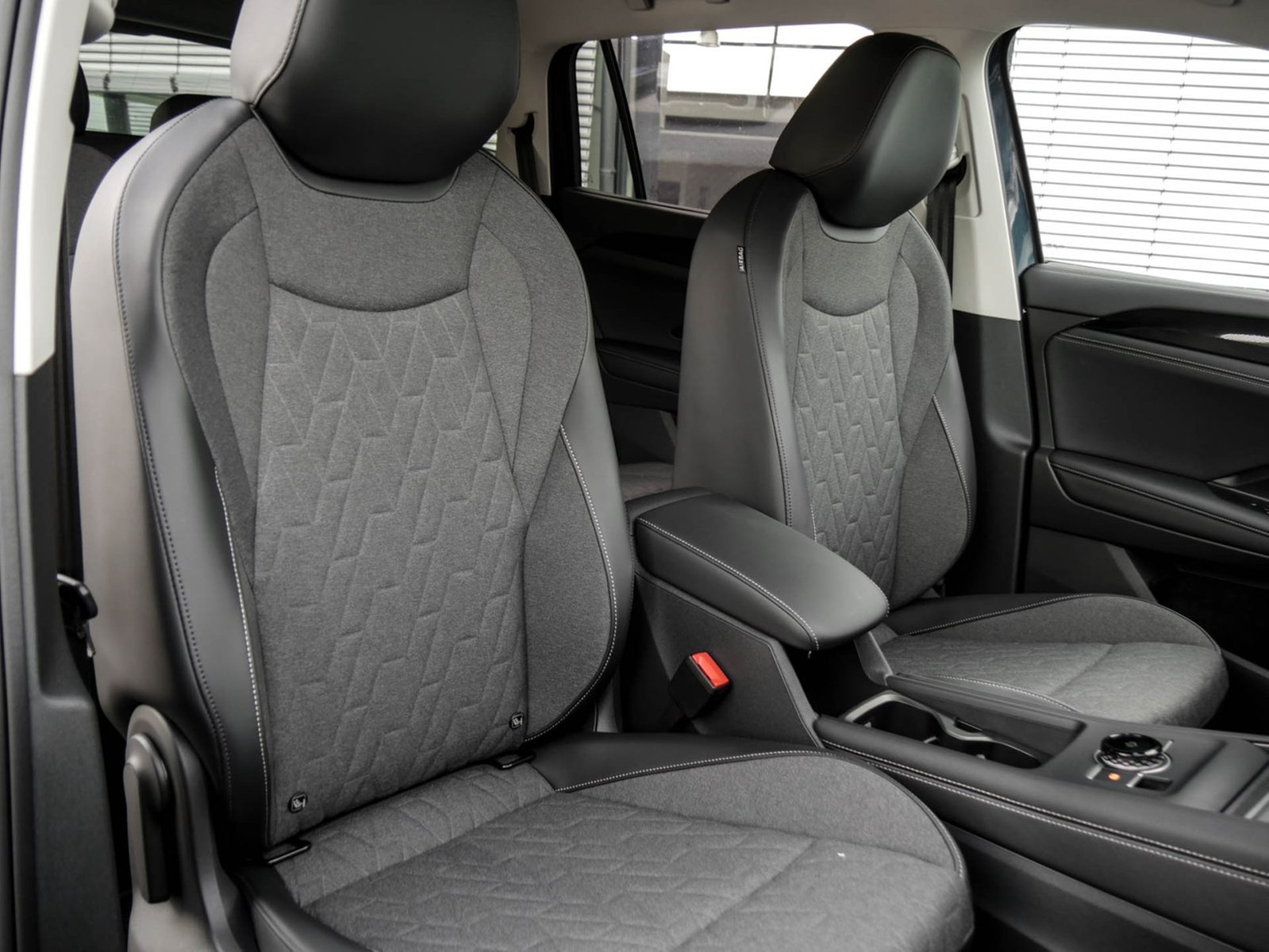 Volkswagen Tayron 1.5 HYBRID LIFE CAM ACC LM19 E-KLAPPE
