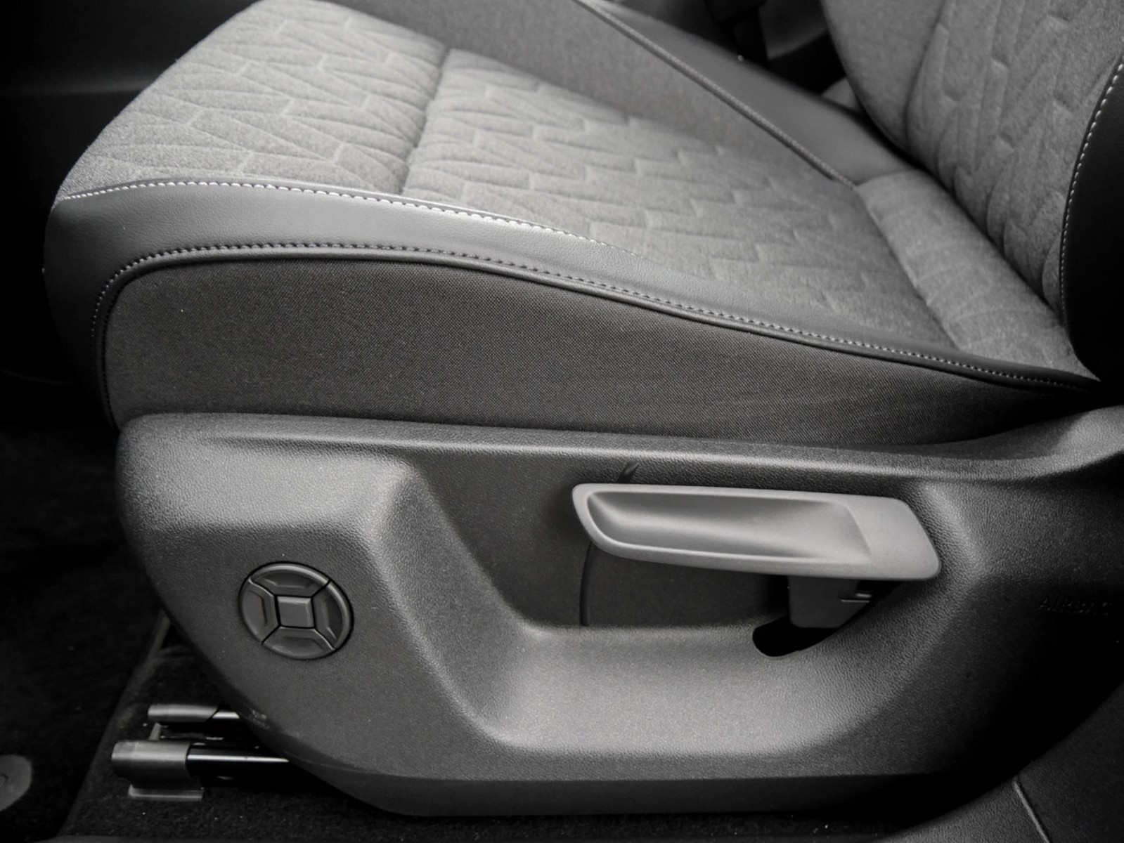 Volkswagen Tayron 1.5 HYBRID LIFE CAM ACC LM19 E-KLAPPE