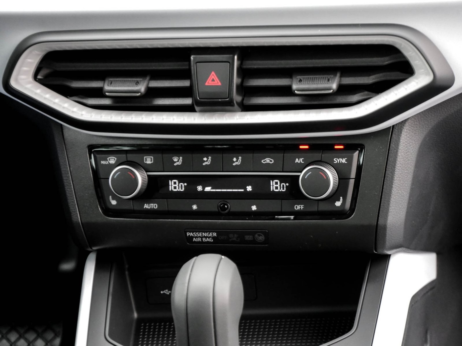 Seat Arona 1.0 ROAD EDITION DSG NAV ACC SHZ PDC LM17