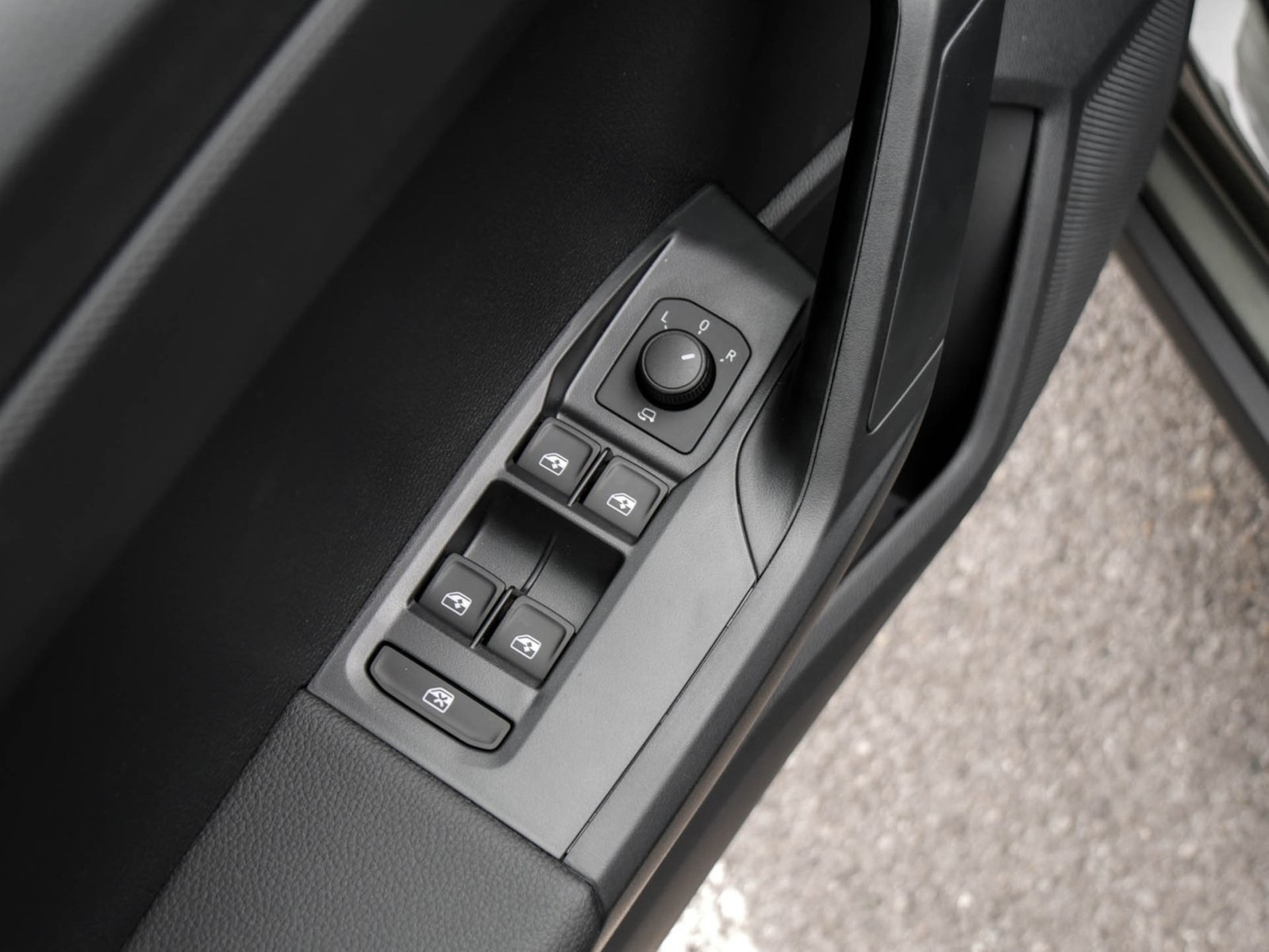 Seat Arona 1.0 ROAD EDITION DSG PDC RFK SHZ VOLL-LED