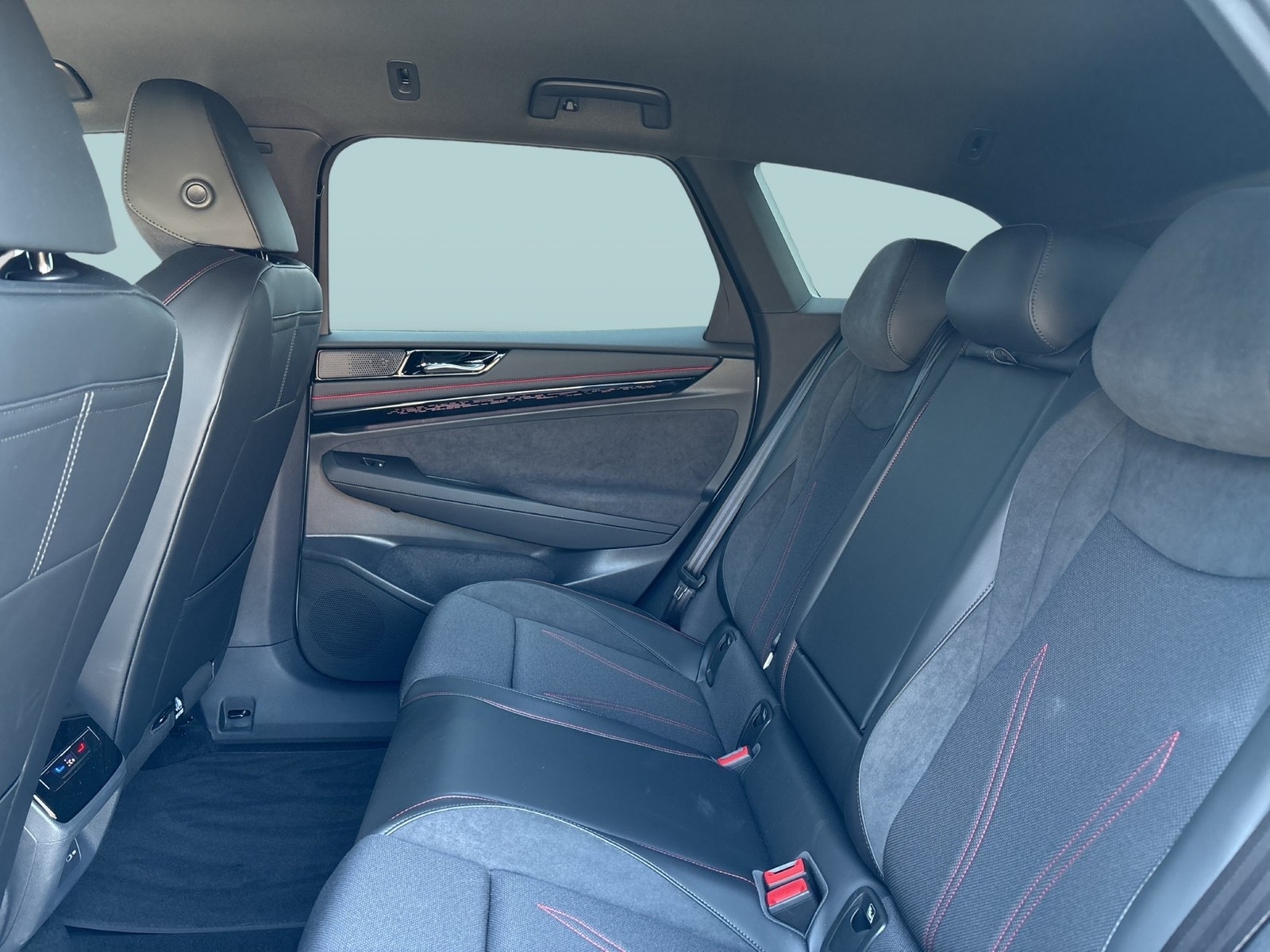 Volkswagen ID.7 Tourer GTX 4X4 WÄRMEPUMPE AHK 360°CAM ACC