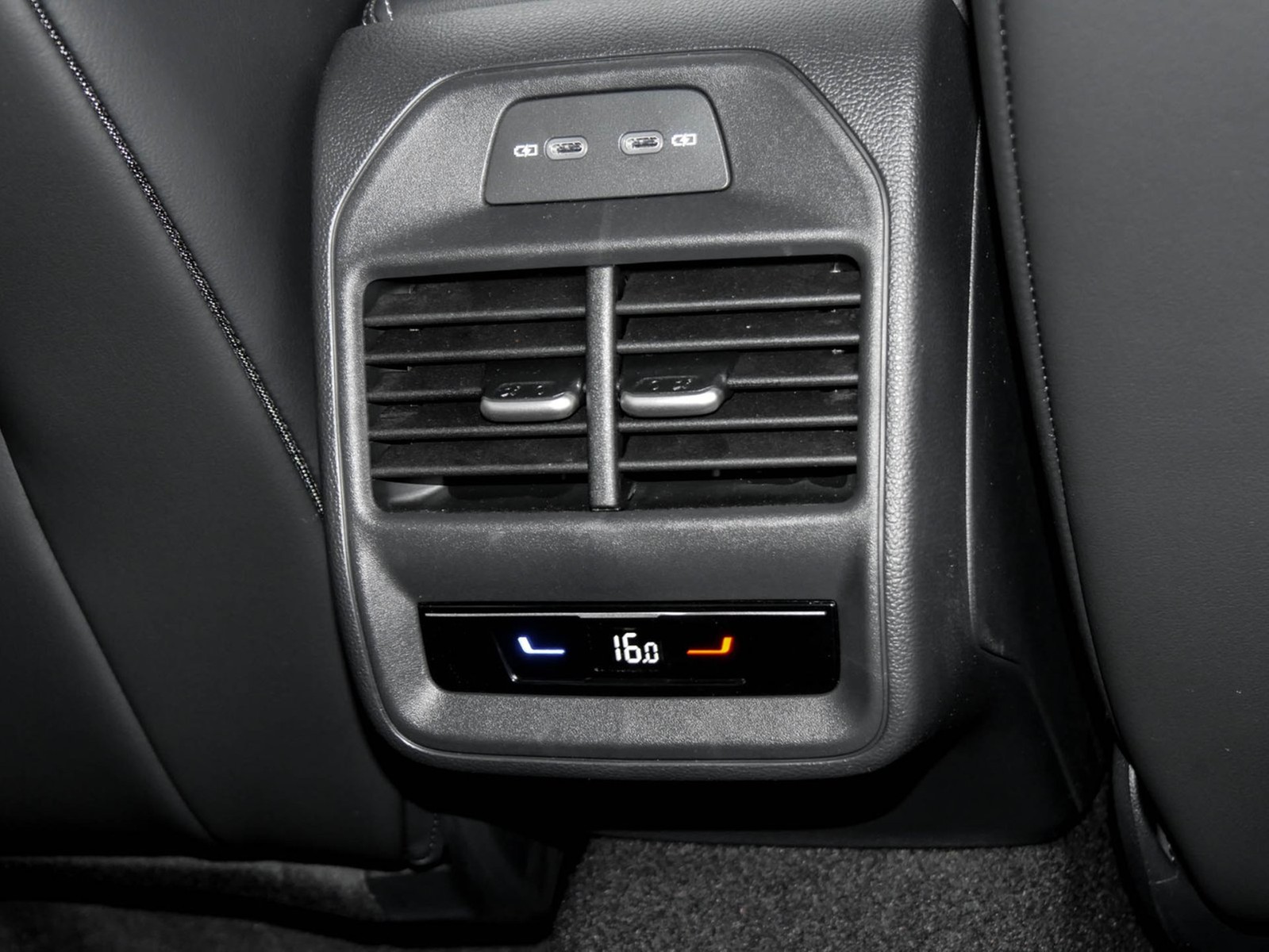 Volkswagen Passat Variant 2.0 R-LINE 4X4 NEUESMODELL AHK 19Z