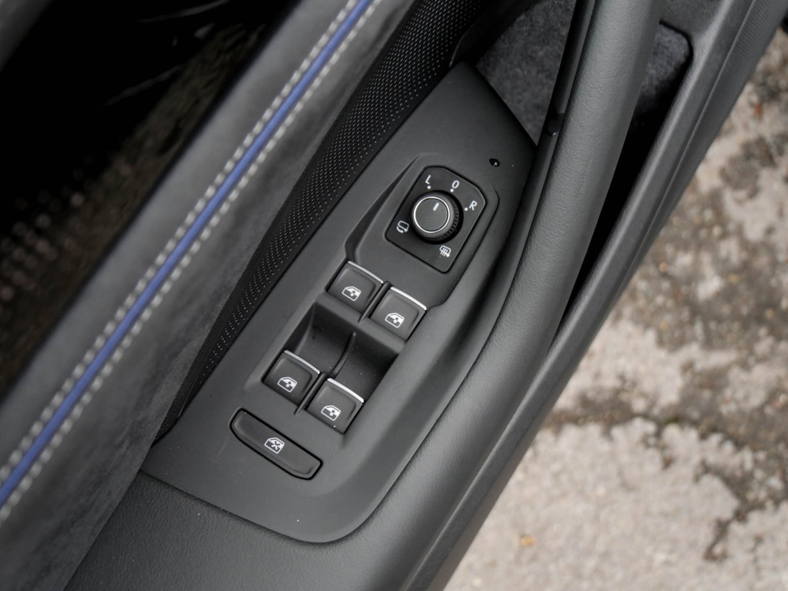 Volkswagen Passat Variant 2.0 R-LINE 4X4 NEUESMODELL AHK 19Z