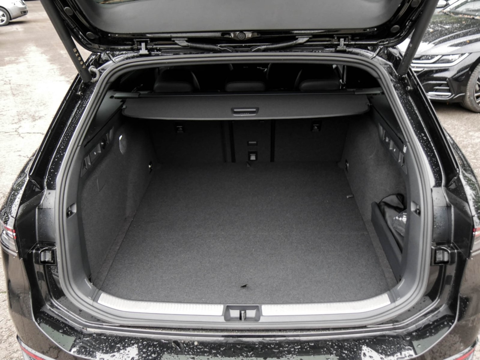 Volkswagen Passat Variant 2.0 R-LINE 4X4 NEUESMODELL AHK 19Z