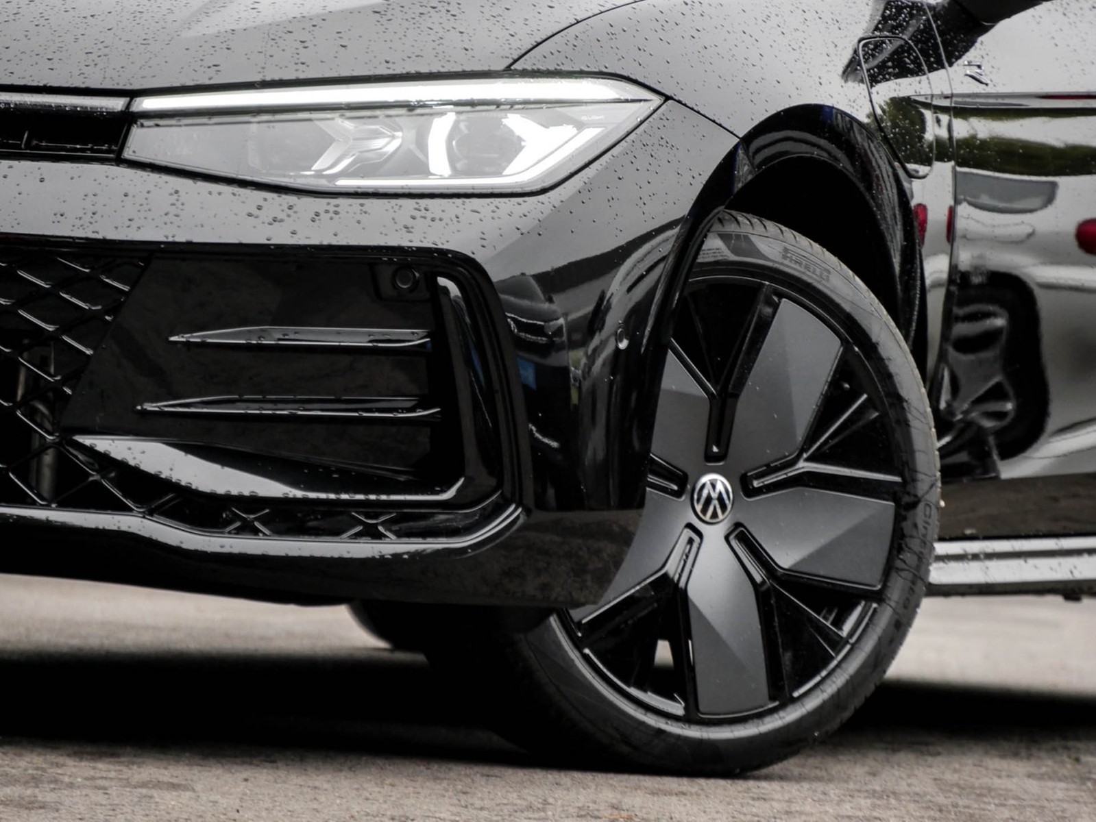 Volkswagen Passat Variant 2.0 R-LINE 4X4 NEUESMODELL AHK 19Z