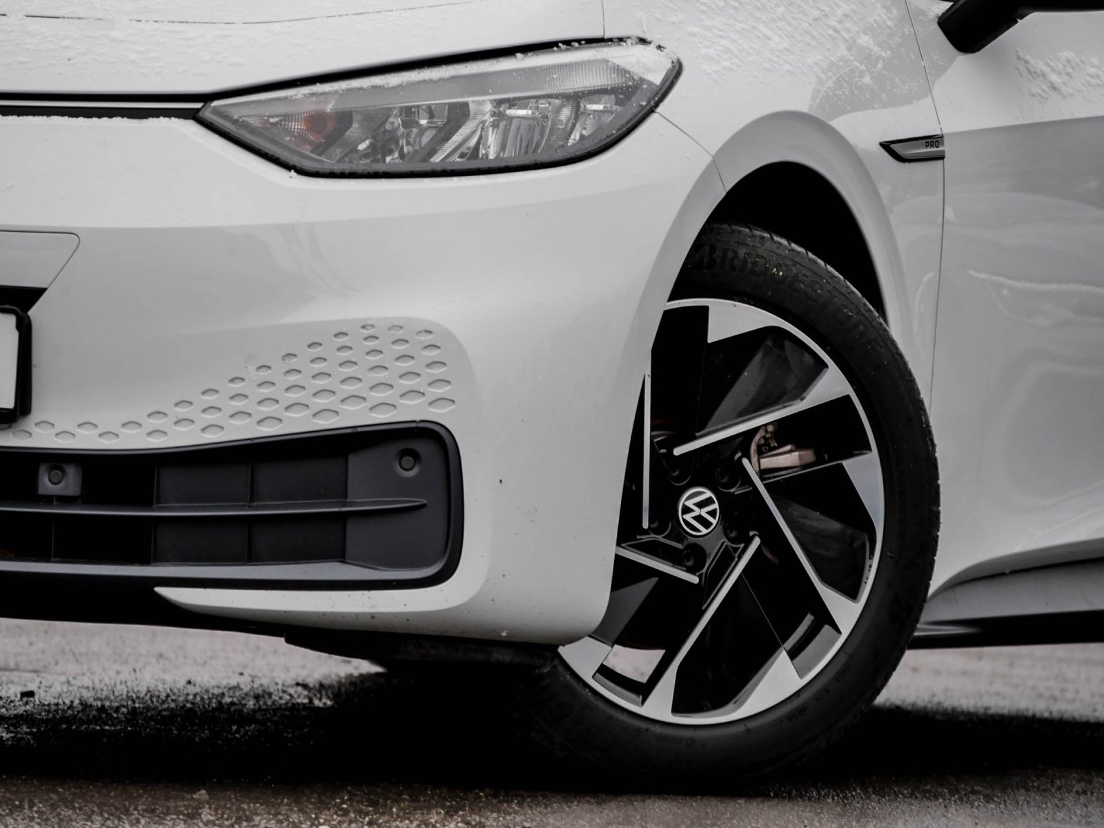 Volkswagen ID.3 Pro Performance LIFE WÄRMEPUMPE ACC LM18