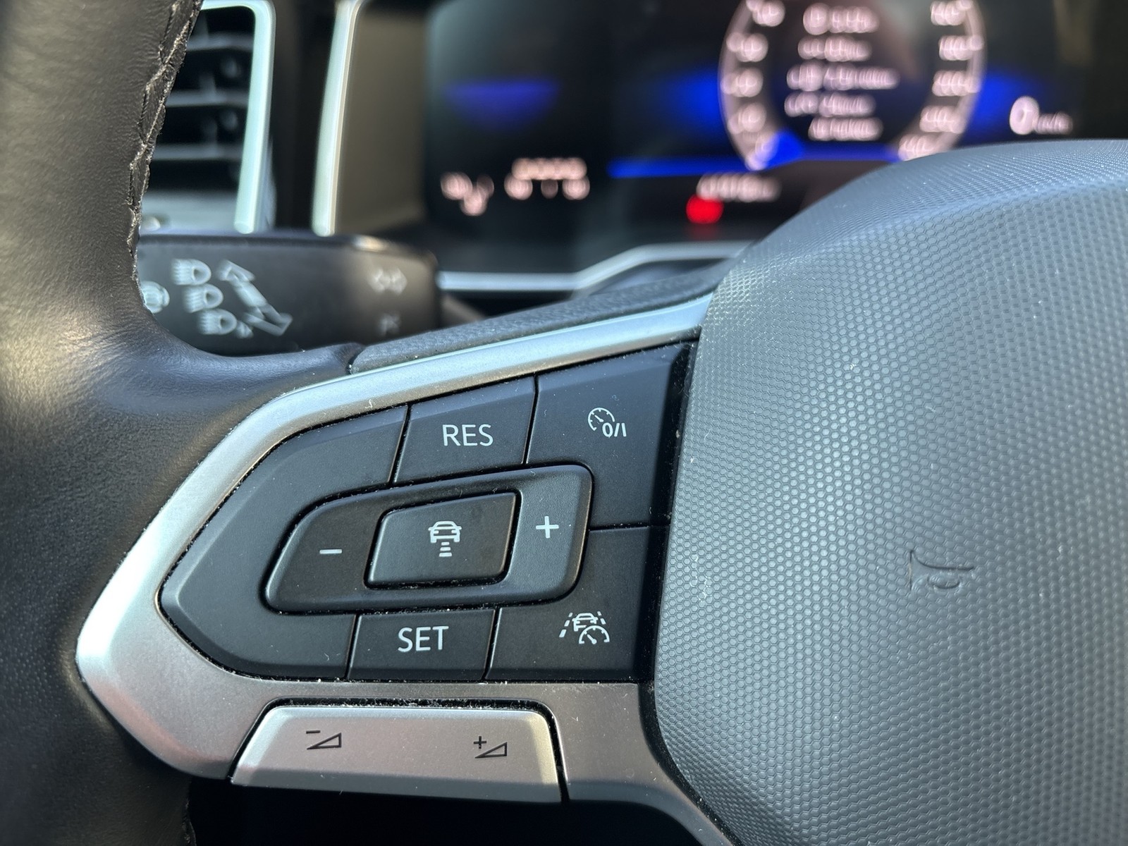 Volkswagen Taigo 1.0 MOVE AHK ACC CARPLAY ALU SITZHEIZUNG