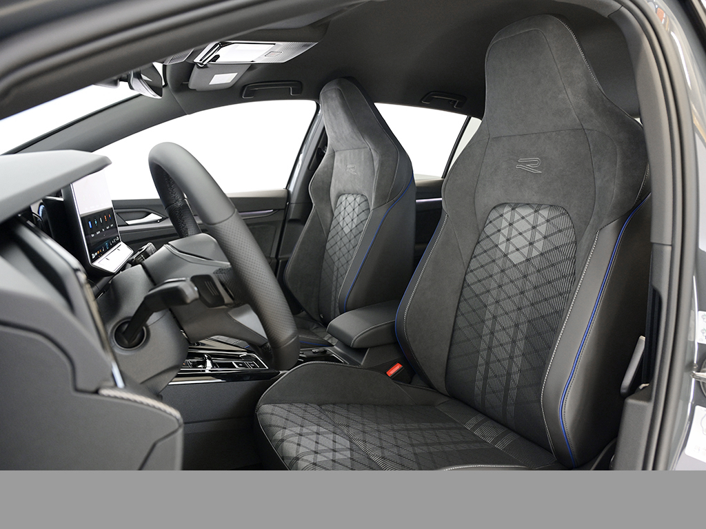 Volkswagen Golf 1.5 R-LINE DSG BLACKSTYLE HARMANKARDON LM18