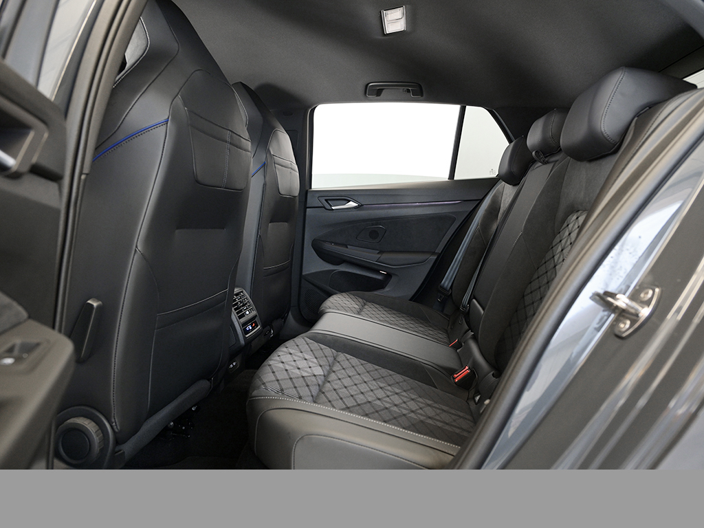 Volkswagen Golf 1.5 R-LINE DSG BLACKSTYLE HARMANKARDON LM18