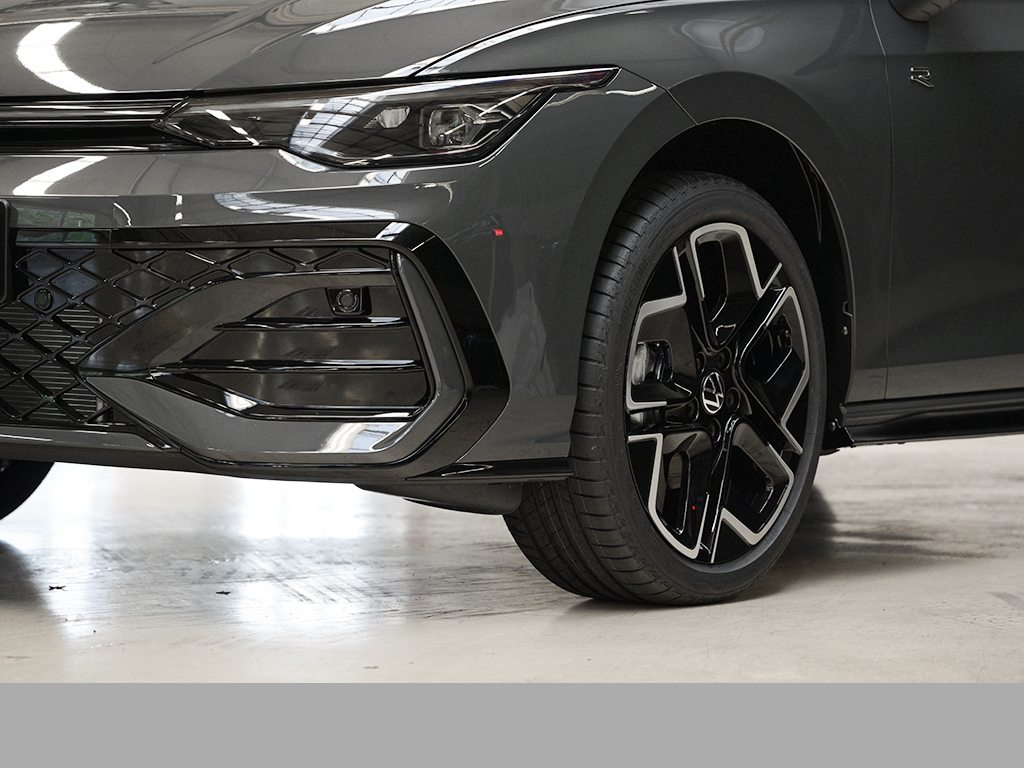 Volkswagen Golf 1.5 R-LINE DSG BLACKSTYLE HARMANKARDON LM18