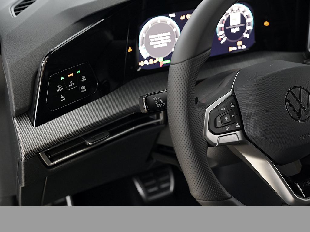 Volkswagen Golf 1.5 R-LINE DSG BLACKSTYLE HARMANKARDON LM18