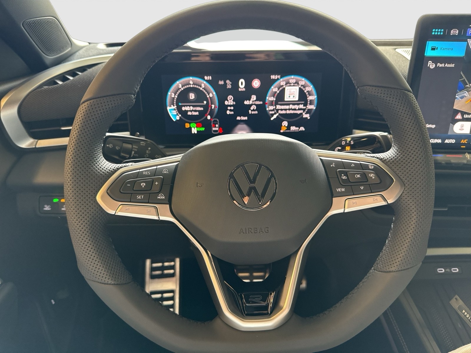 Volkswagen T-Roc 1.5 eTSI R-LINE NEUES MODELL AHK CAM LM18