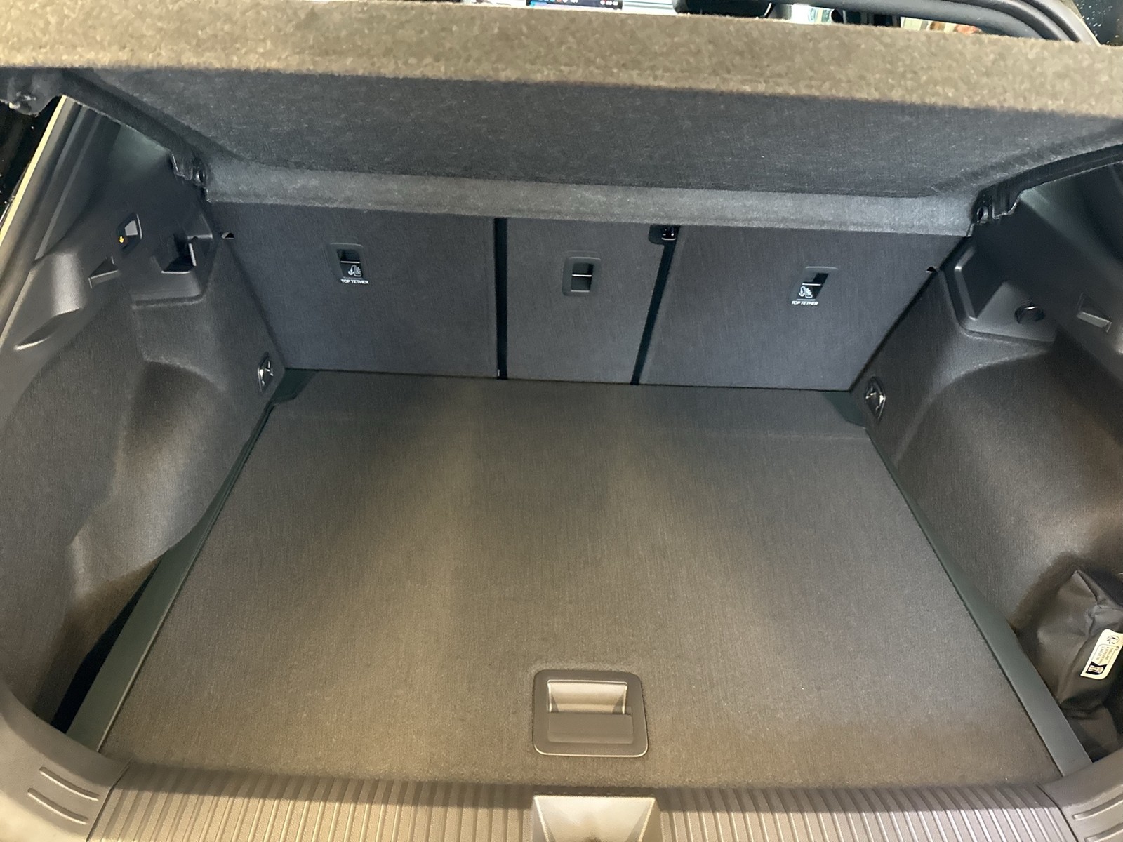 Volkswagen T-Roc 1.5 eTSI R-LINE NEUES MODELL AHK CAM LM18