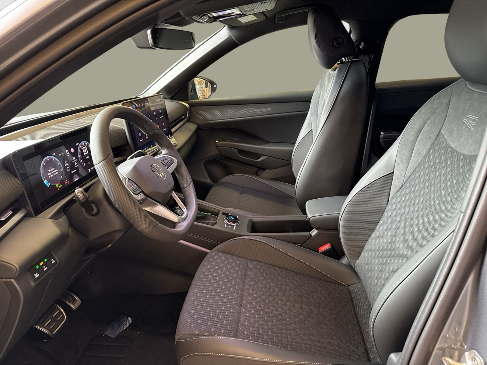 Volkswagen T-Roc 1.5 eTSI R-LINE NEUES MODELL AHK CAM LM18