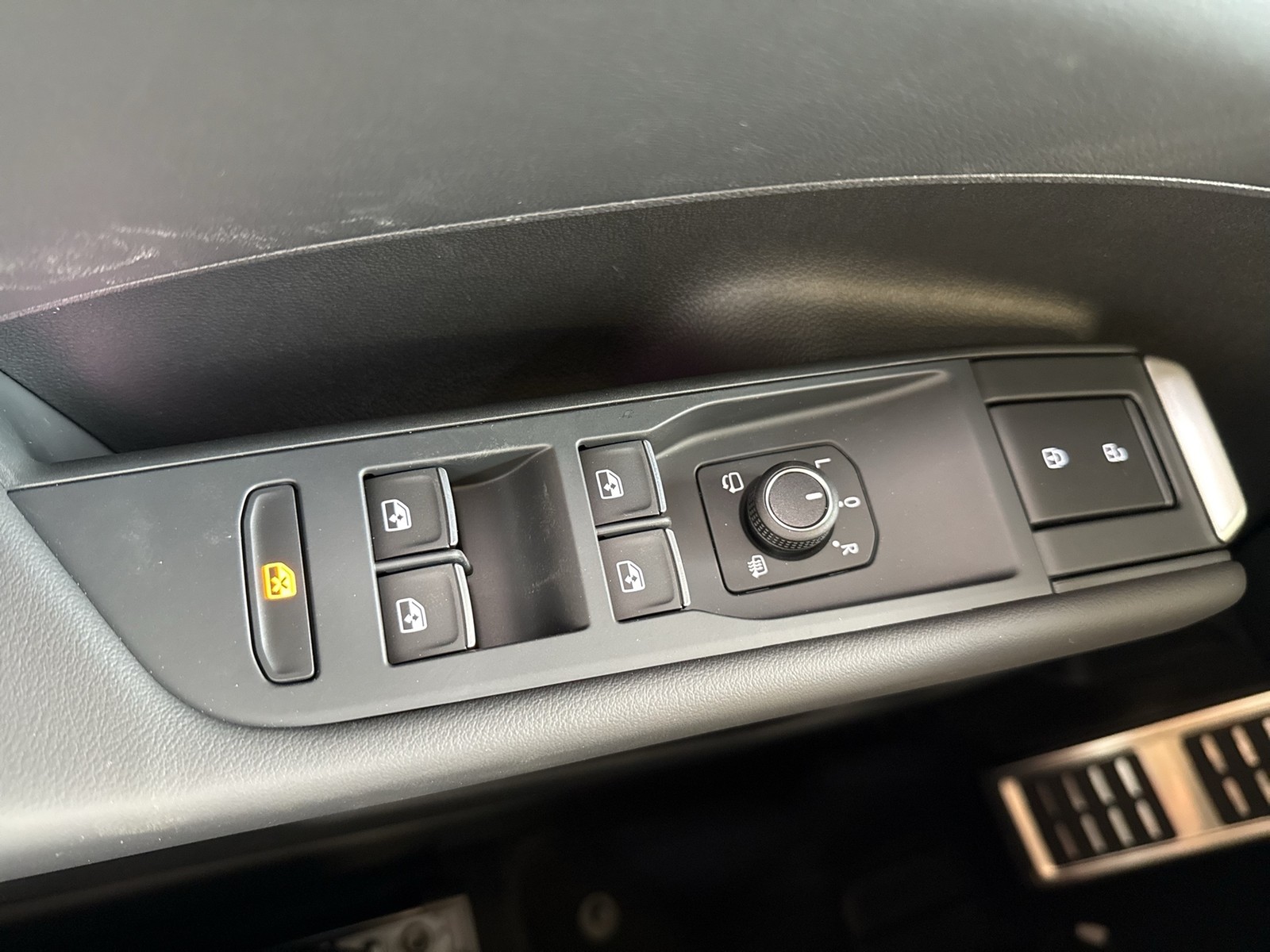 Volkswagen T-Roc 1.5 eTSI R-LINE NEUES MODELL AHK CAM LM18