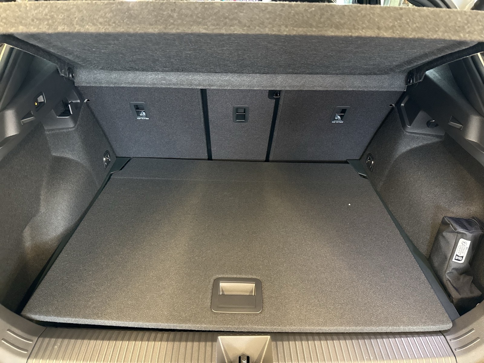 Volkswagen T-Roc 1.5 eTSI R-LINE NEUES MODELL AHK CAM LM18