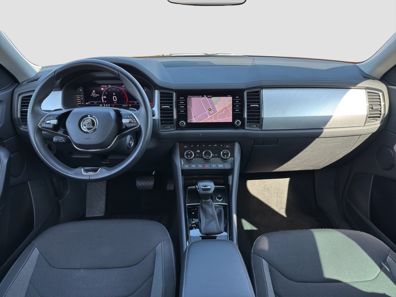 Skoda Kodiaq 2.0 AHK ACC LM18 NAVI CARPLAY SITZHEIZUNG