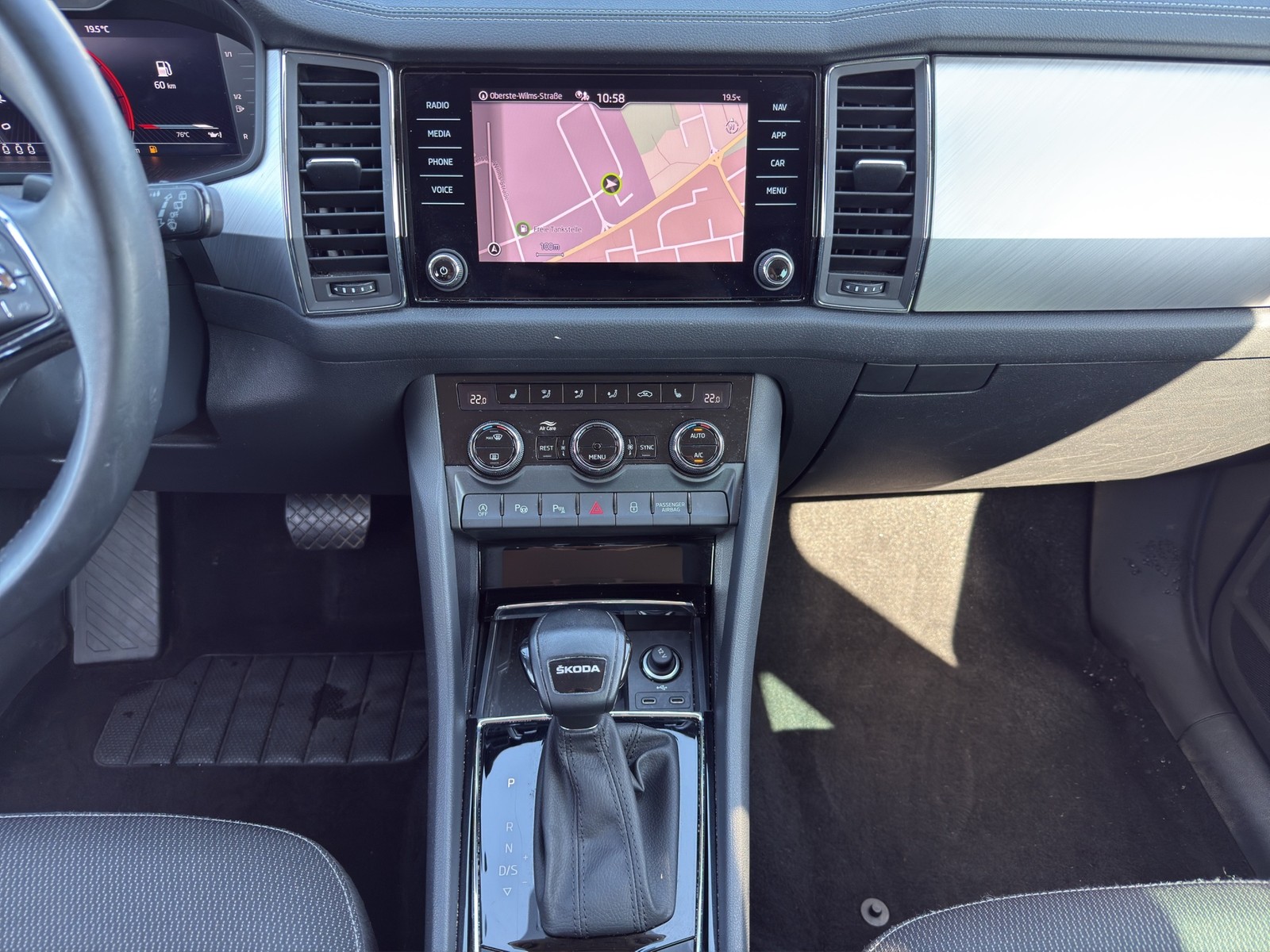 Skoda Kodiaq 2.0 AHK ACC LM18 NAVI CARPLAY SITZHEIZUNG