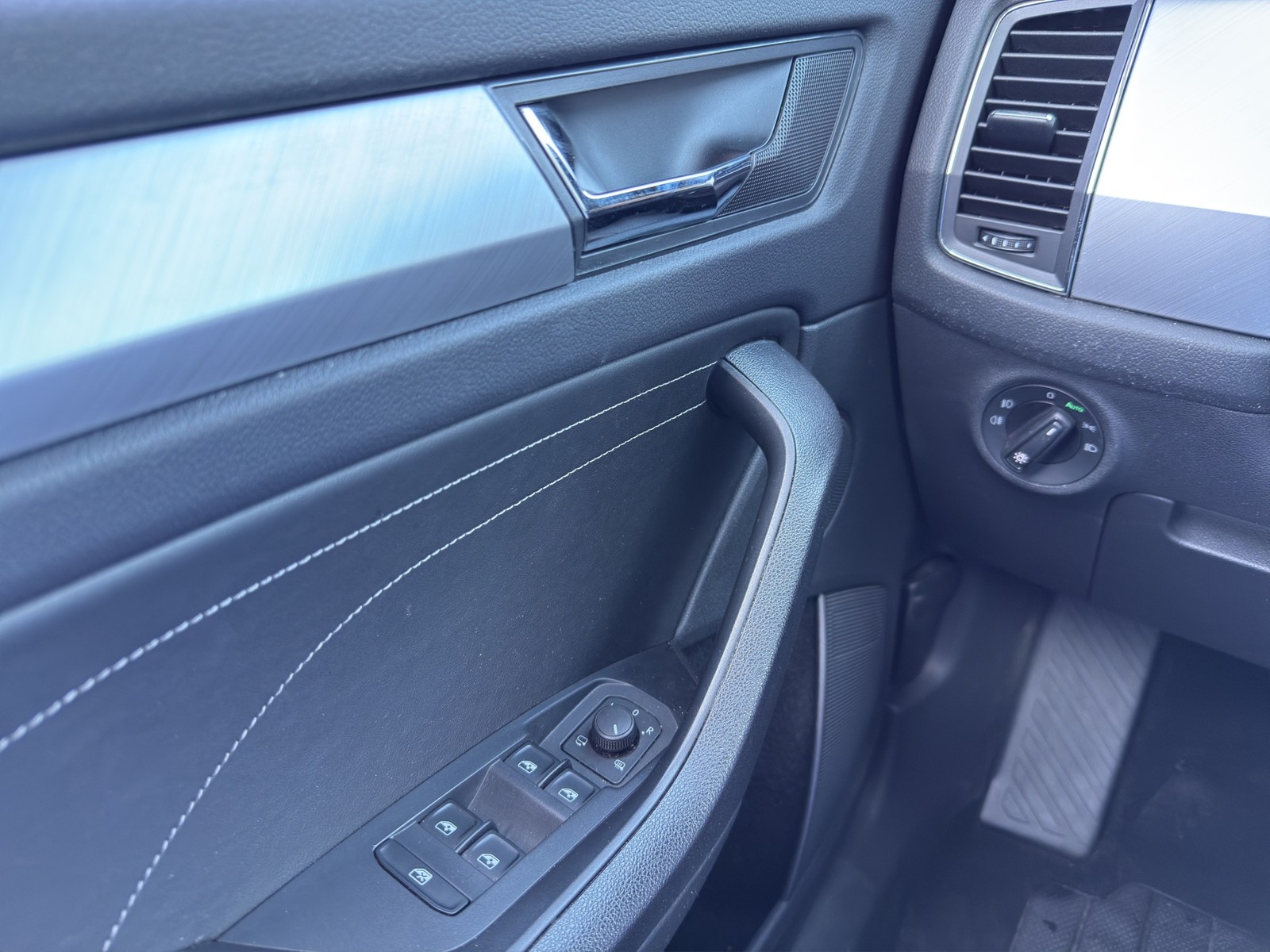 Skoda Kodiaq 2.0 AHK ACC LM18 NAVI CARPLAY SITZHEIZUNG