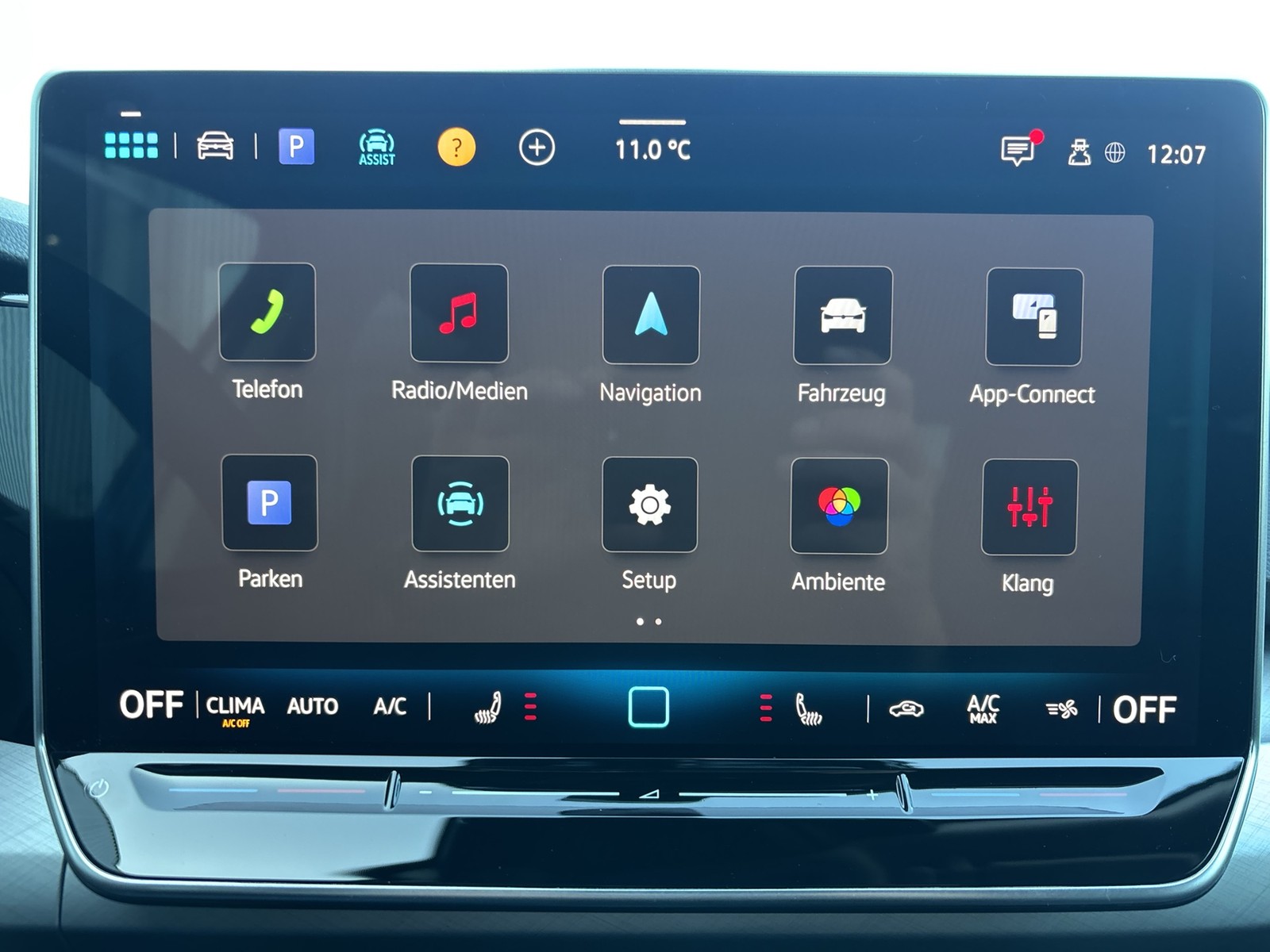 Volkswagen Golf VIII 1.5 eTSI GOAL FACELIFT CAM ACC LM17