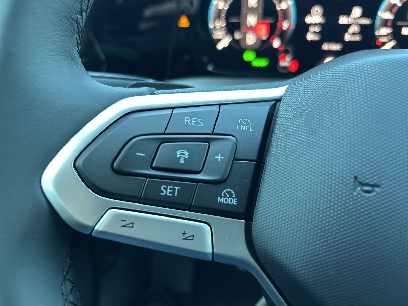 Volkswagen Golf VIII 1.5 eTSI GOAL FACELIFT CAM ACC LM17