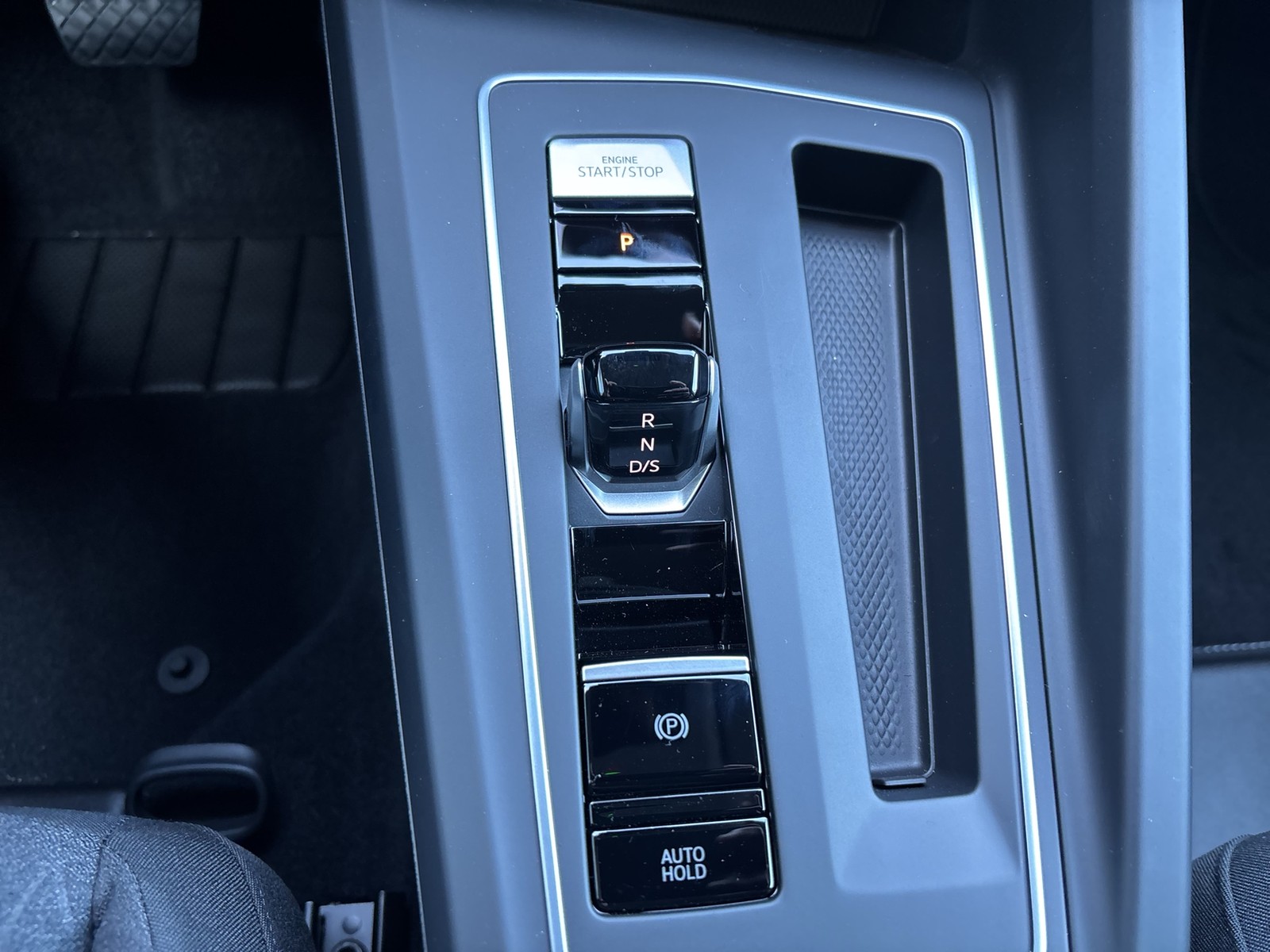 Volkswagen Golf VIII 1.5 eTSI GOAL FACELIFT CAM ACC LM17