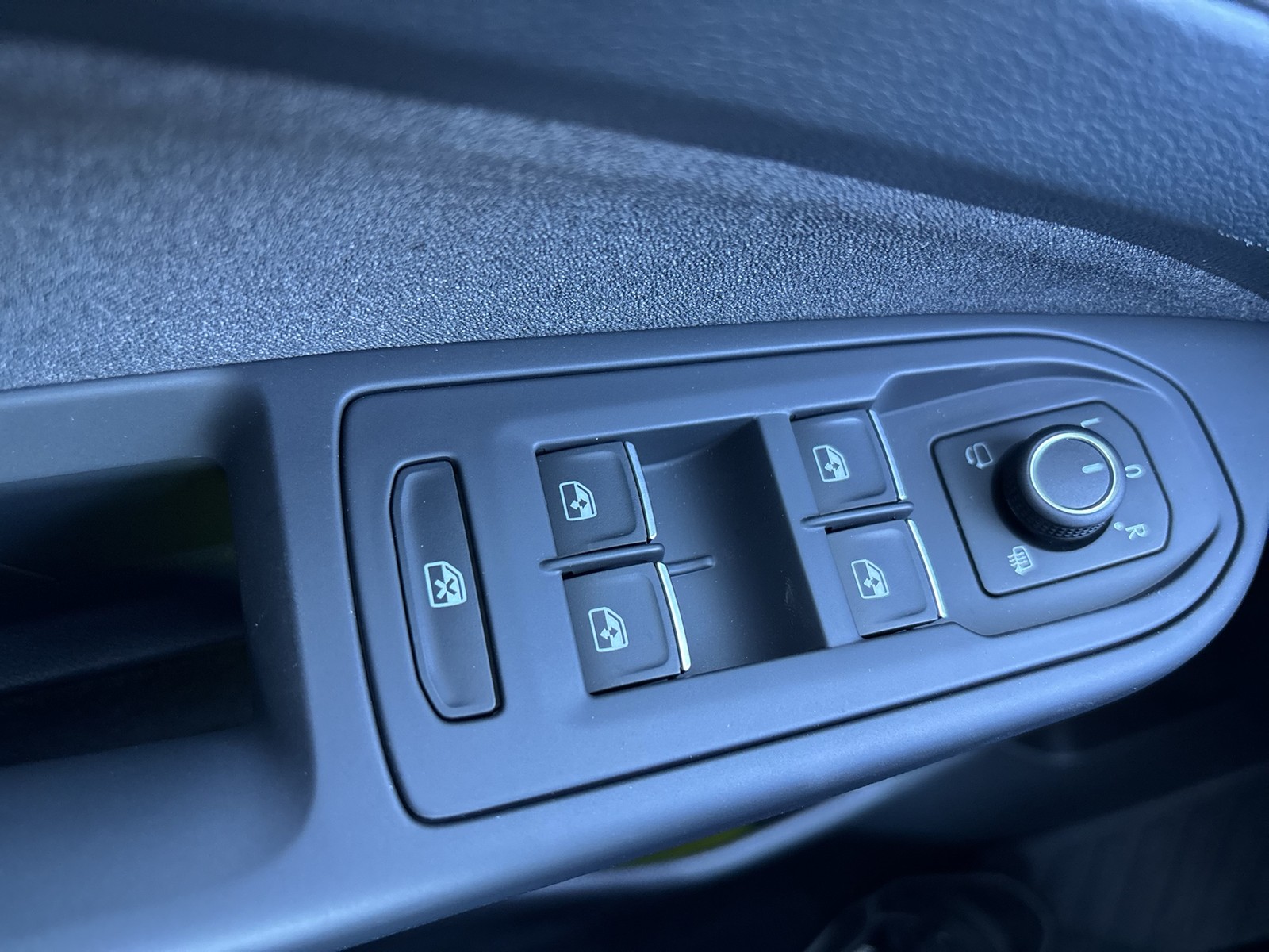 Volkswagen Golf VIII 1.5 eTSI GOAL FACELIFT CAM ACC LM17