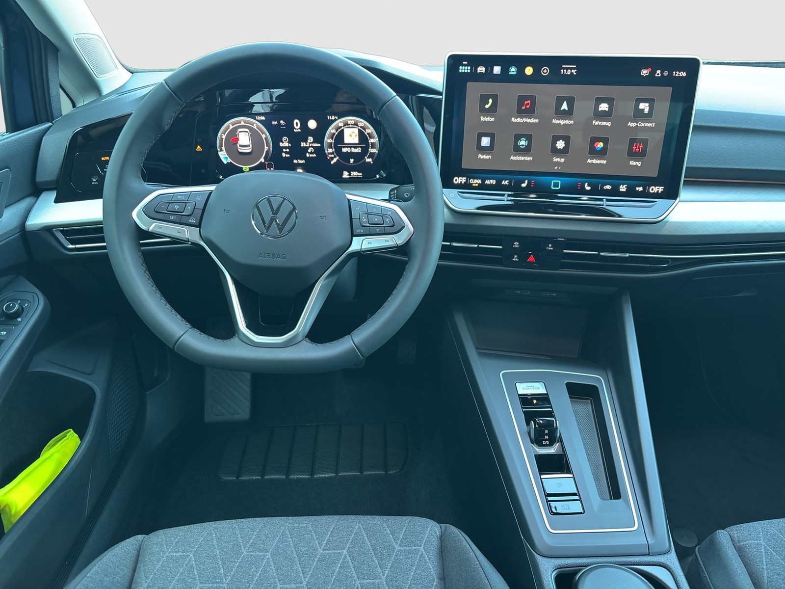 Volkswagen Golf VIII 1.5 eTSI GOAL FACELIFT CAM ACC LM17