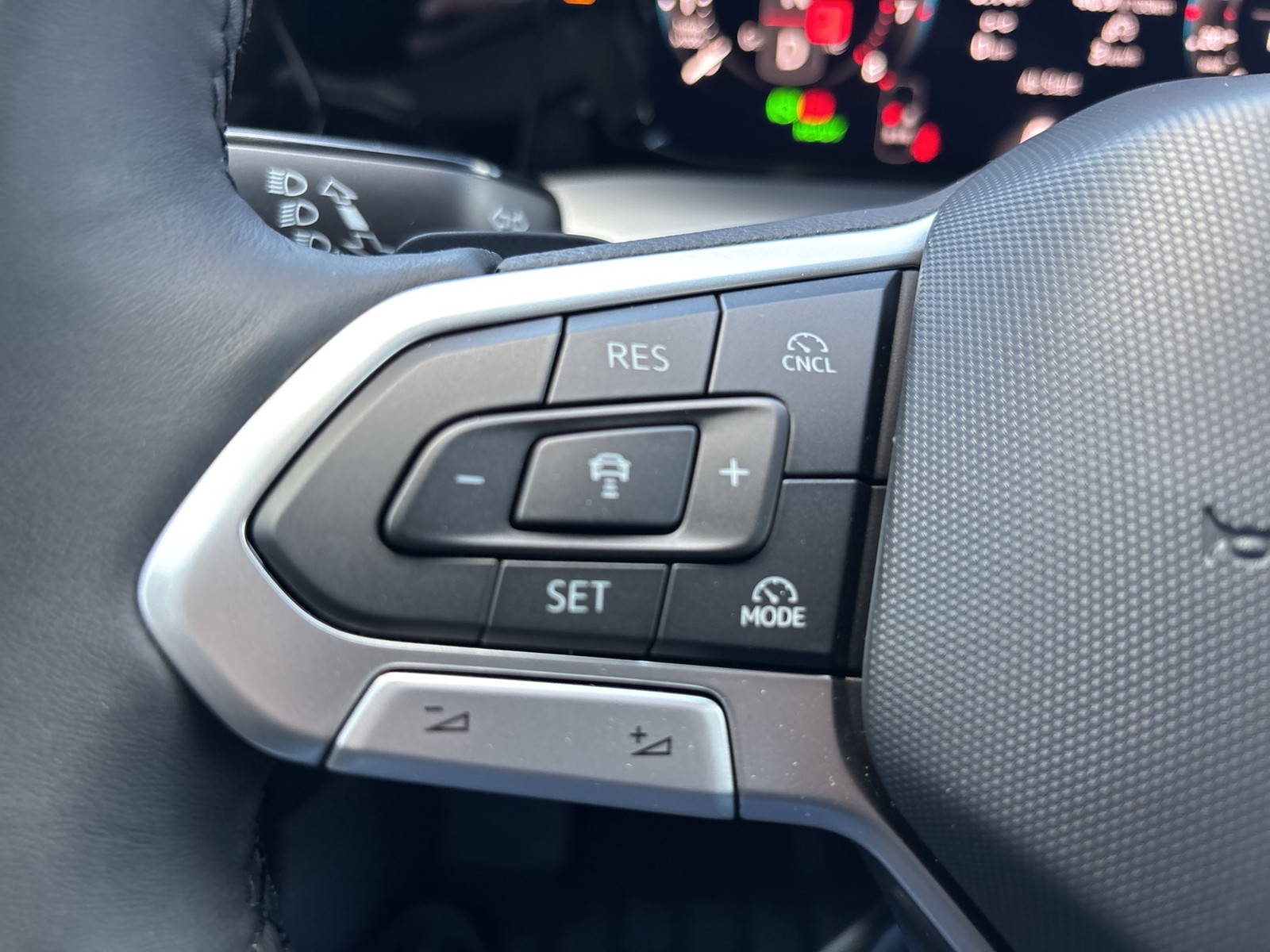 Volkswagen Golf VIII 1.5 eTSI GOAL FACELIFT CAM ACC LM17