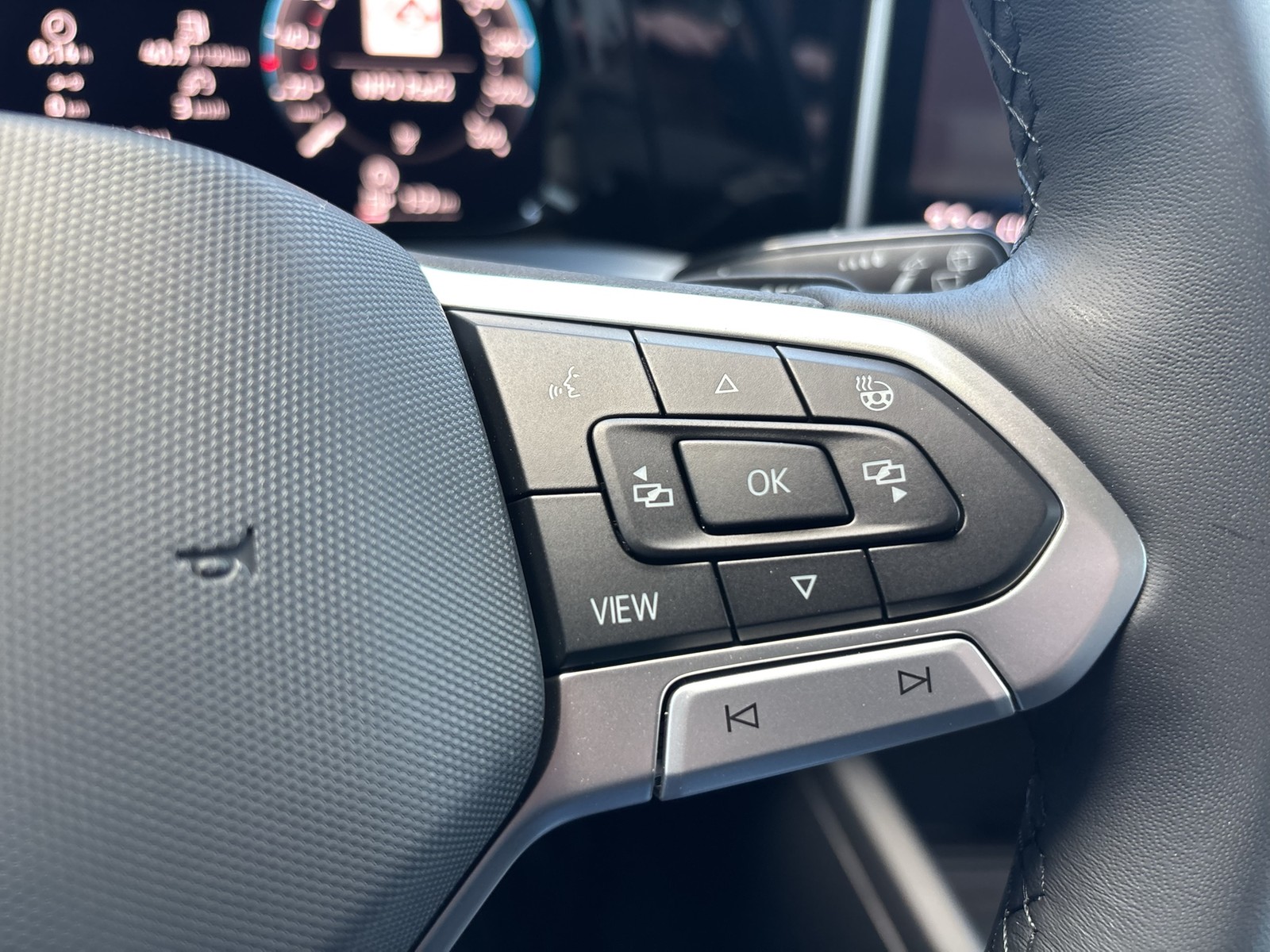 Volkswagen Golf VIII 1.5 eTSI GOAL FACELIFT CAM ACC LM17