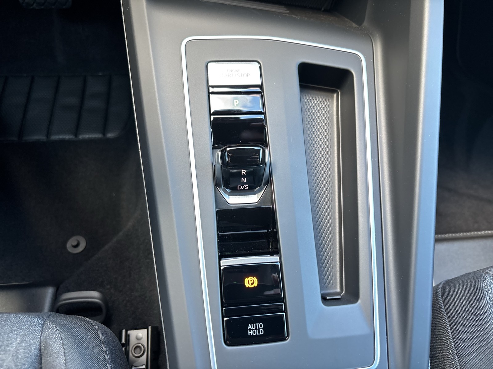 Volkswagen Golf VIII 1.5 eTSI GOAL FACELIFT CAM ACC LM17