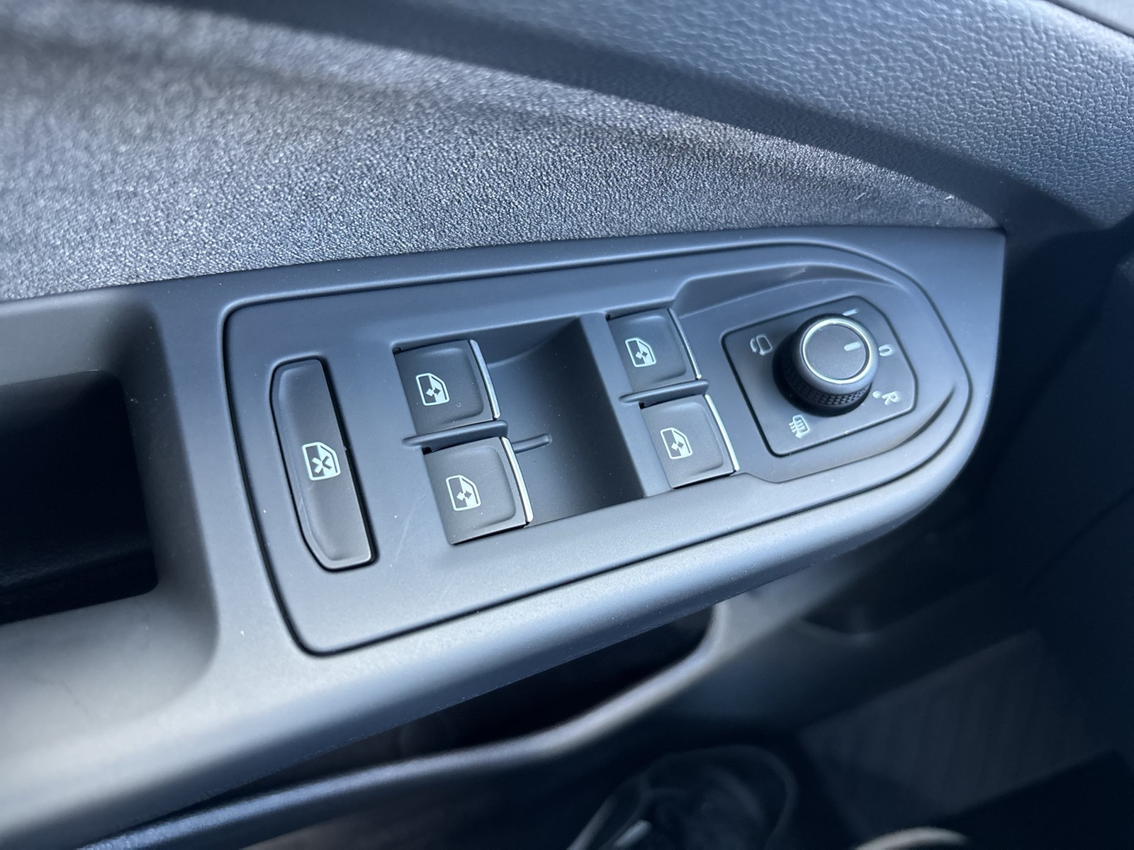 Volkswagen Golf VIII 1.5 eTSI GOAL FACELIFT CAM ACC LM17