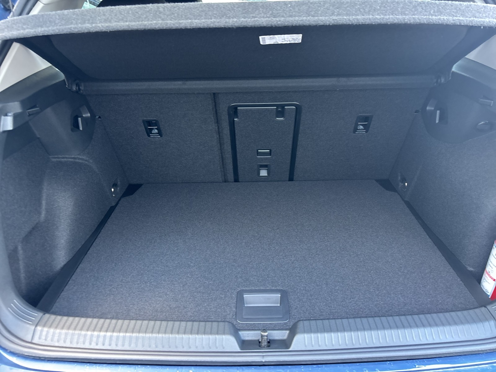 Volkswagen Golf VIII 1.5 eTSI GOAL FACELIFT CAM ACC LM17