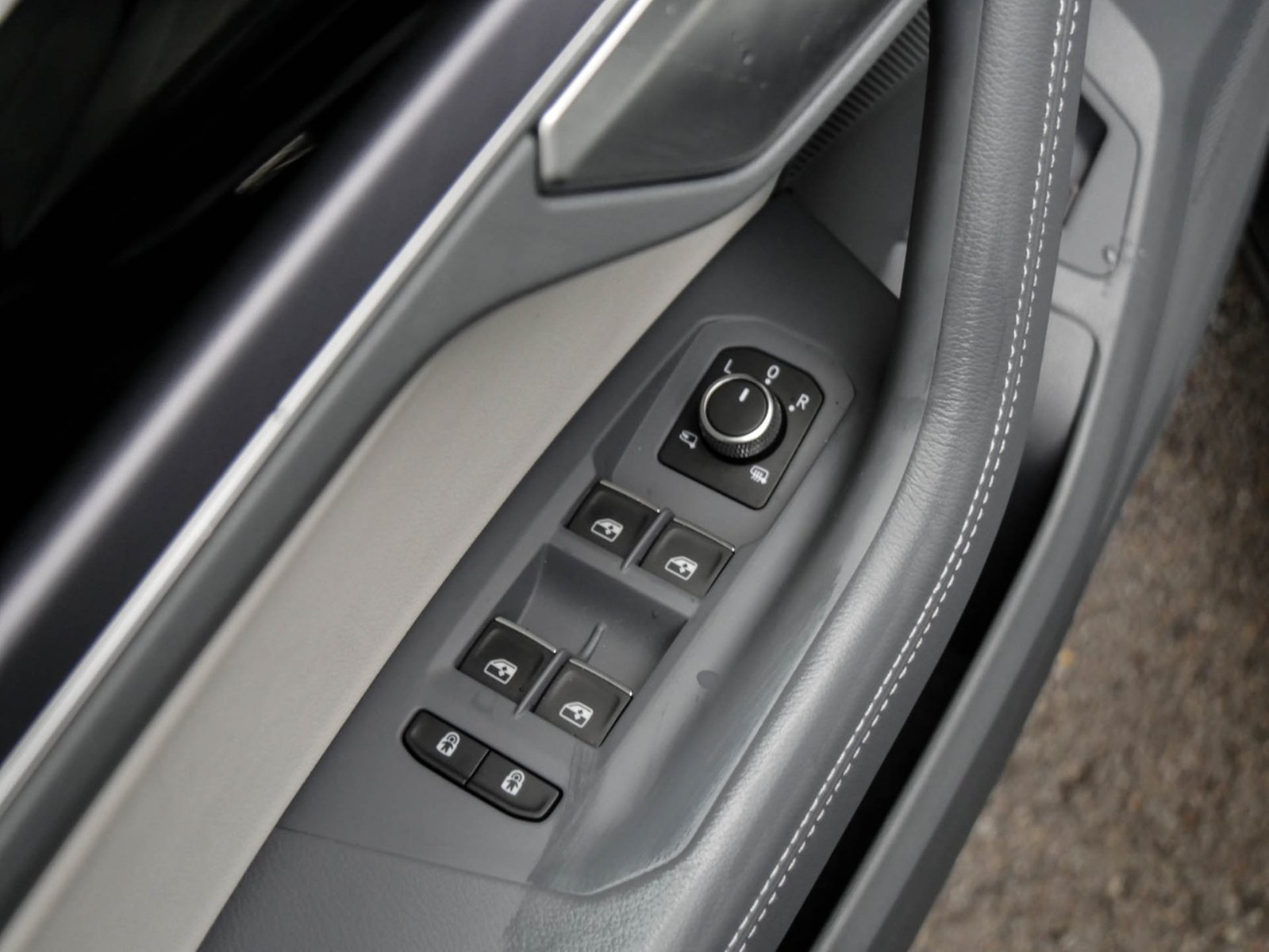 Volkswagen Touareg V6 TSI R-LINE NEUES MODELL PANO ACC LM20