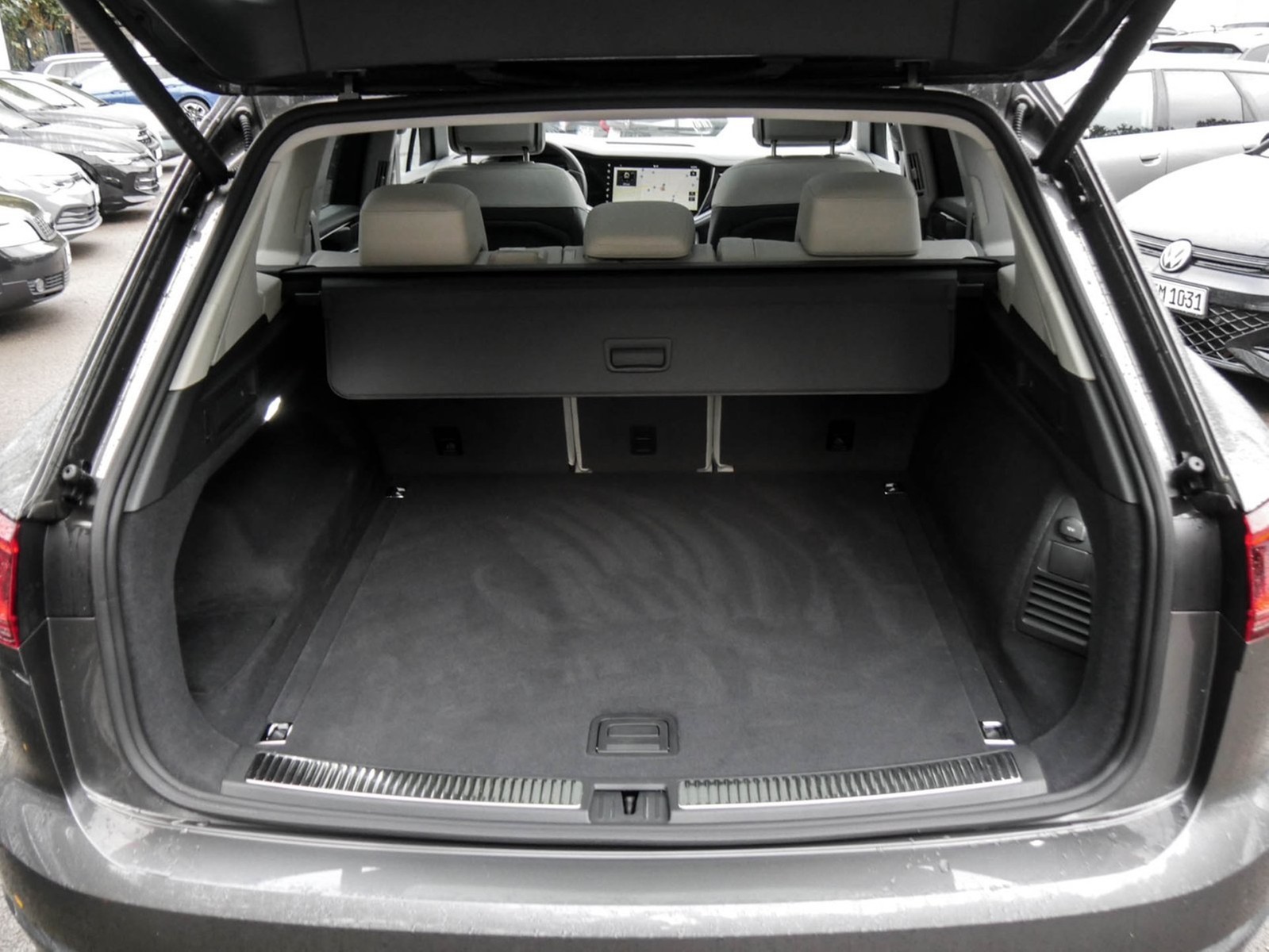 Volkswagen Touareg V6 TSI R-LINE NEUES MODELL PANO ACC LM20