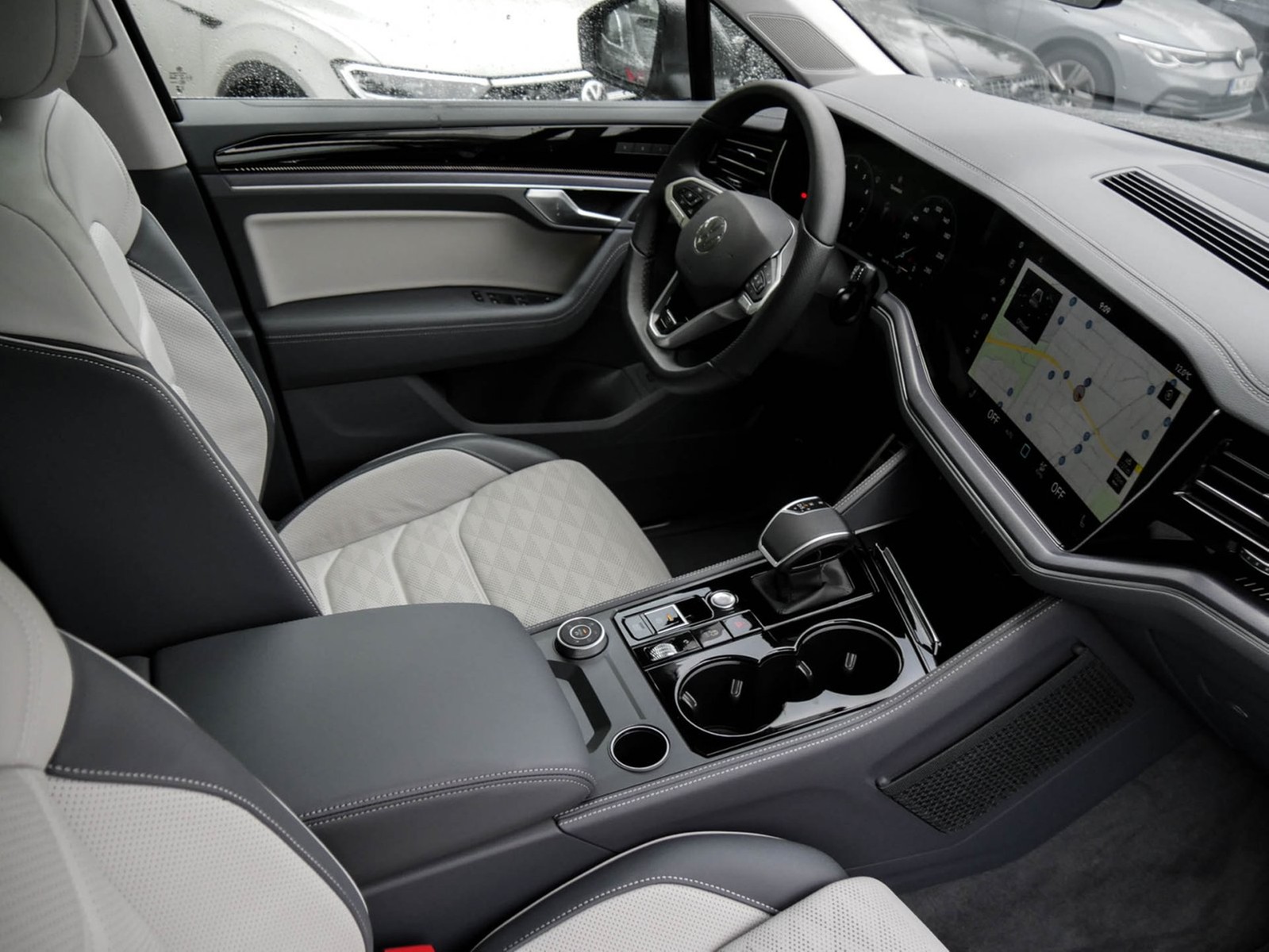 Volkswagen Touareg V6 TSI R-LINE NEUES MODELL PANO ACC LM20