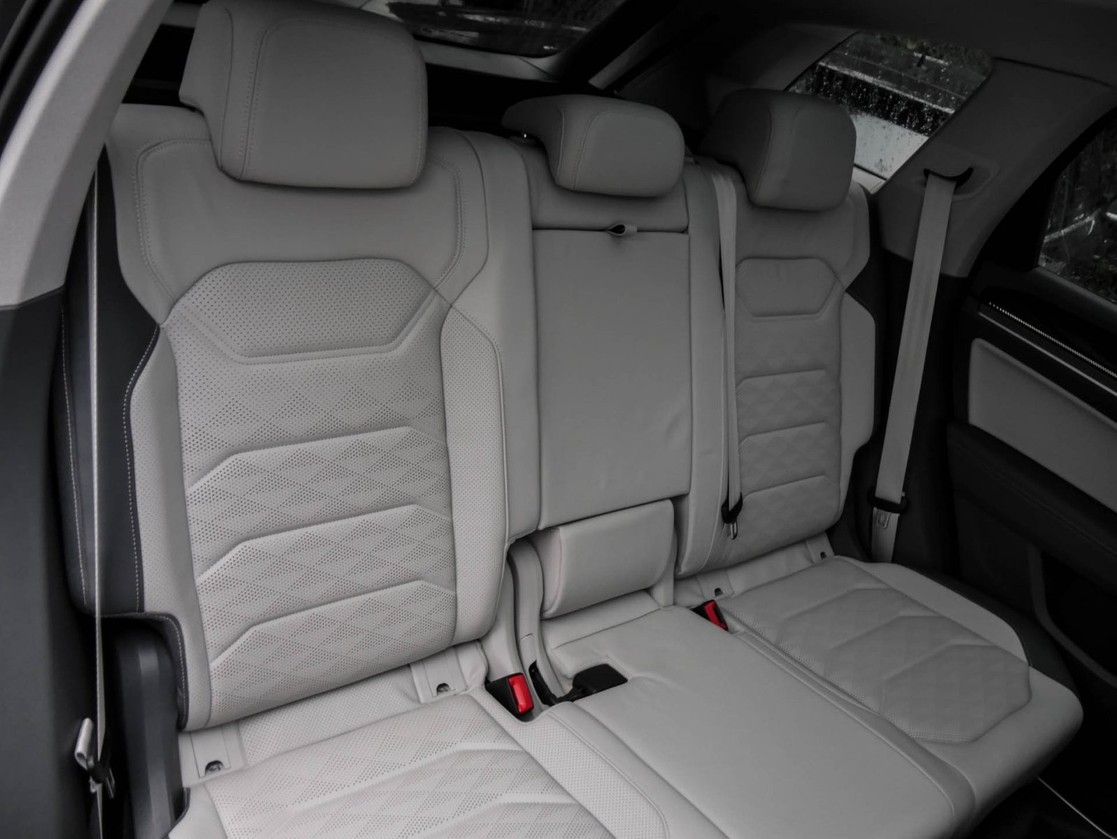 Volkswagen Touareg V6 TSI R-LINE NEUES MODELL PANO ACC LM20