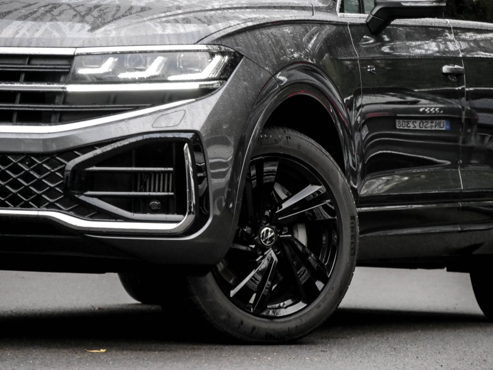 Volkswagen Touareg V6 TSI R-LINE NEUES MODELL PANO ACC LM20