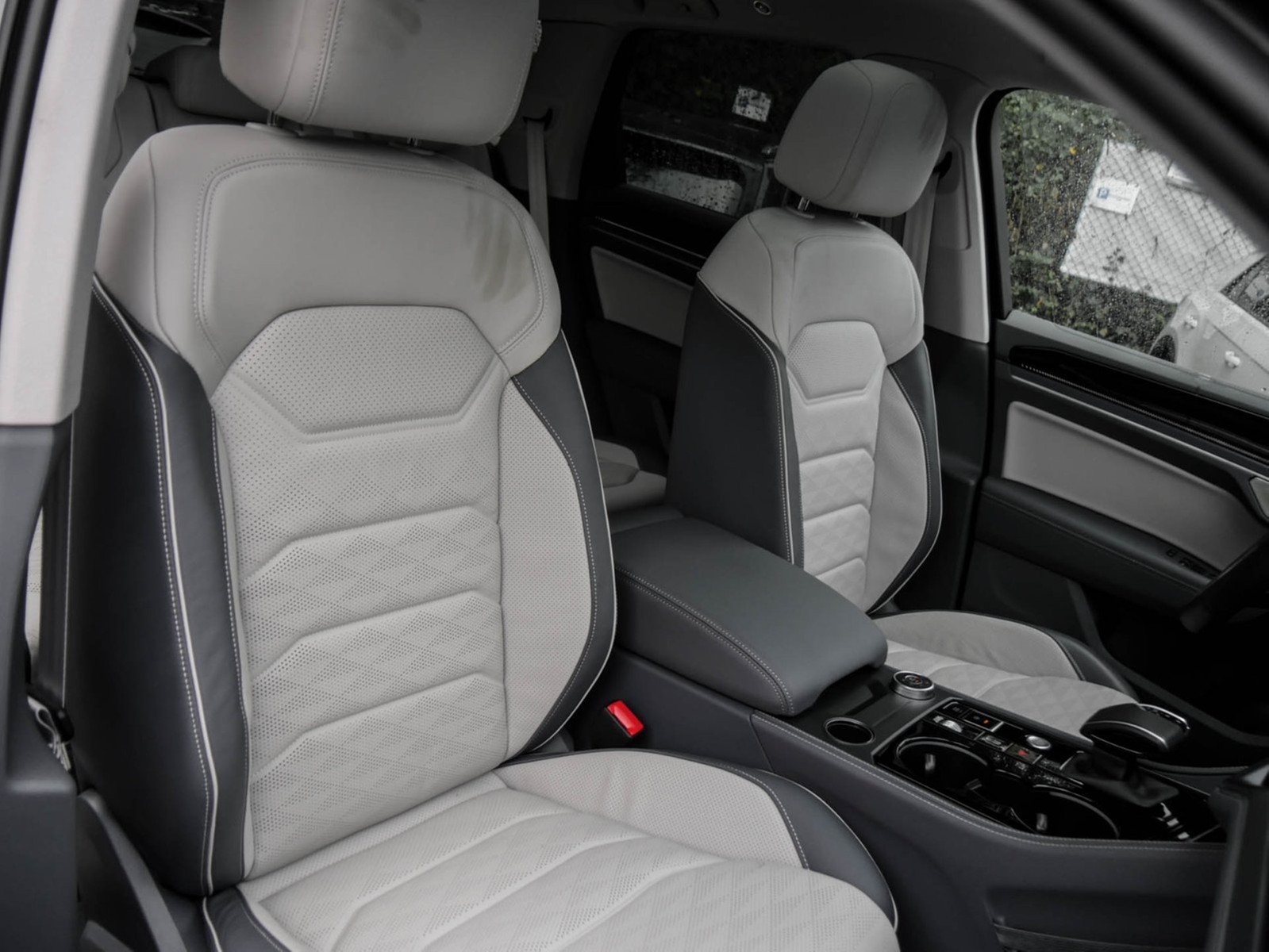 Volkswagen Touareg V6 TSI R-LINE NEUES MODELL PANO ACC LM20