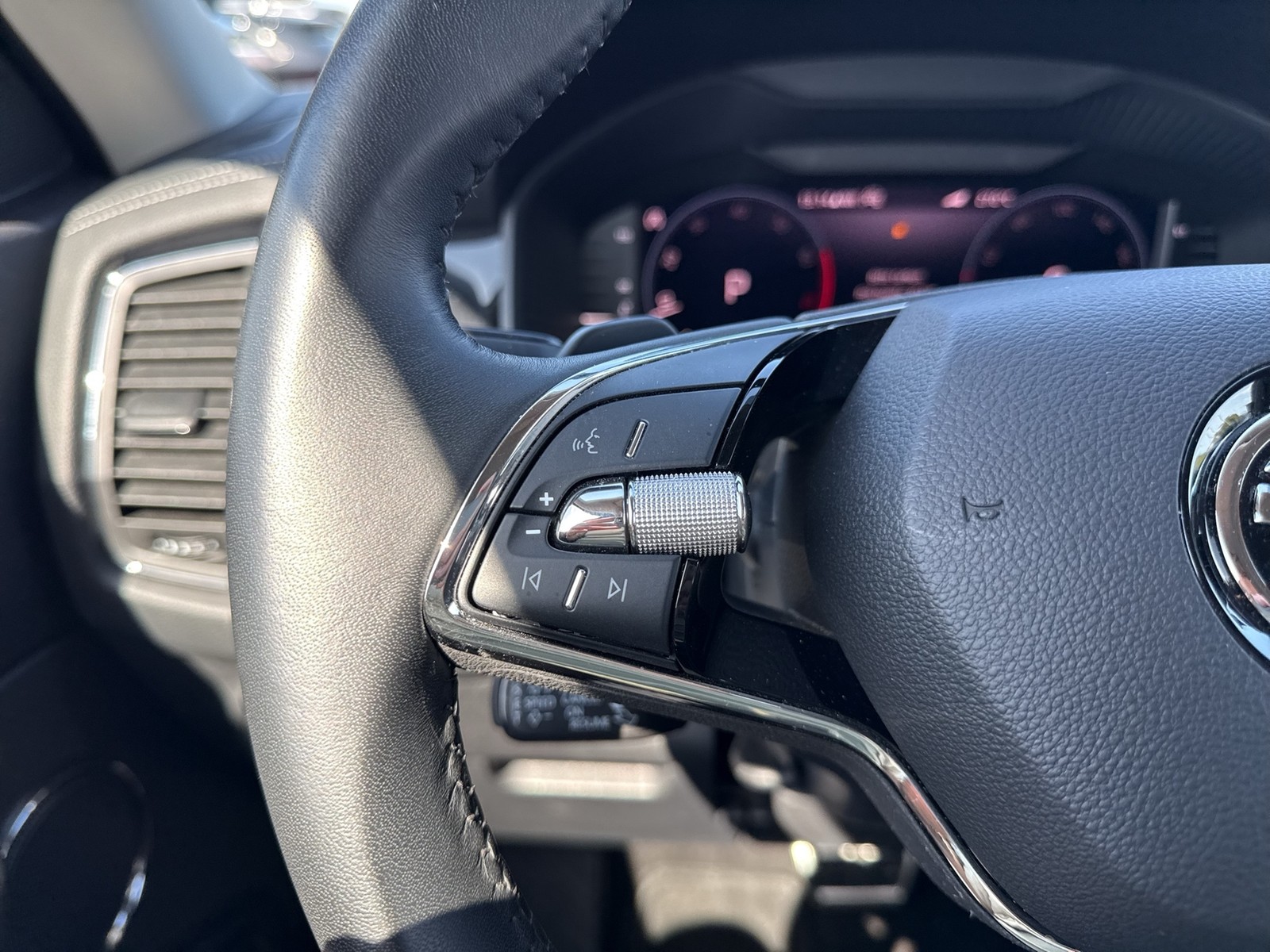 Skoda Kodiaq 2.0 L&K 4X4 LEDER 360°CAM ACC LM19 MATRIX