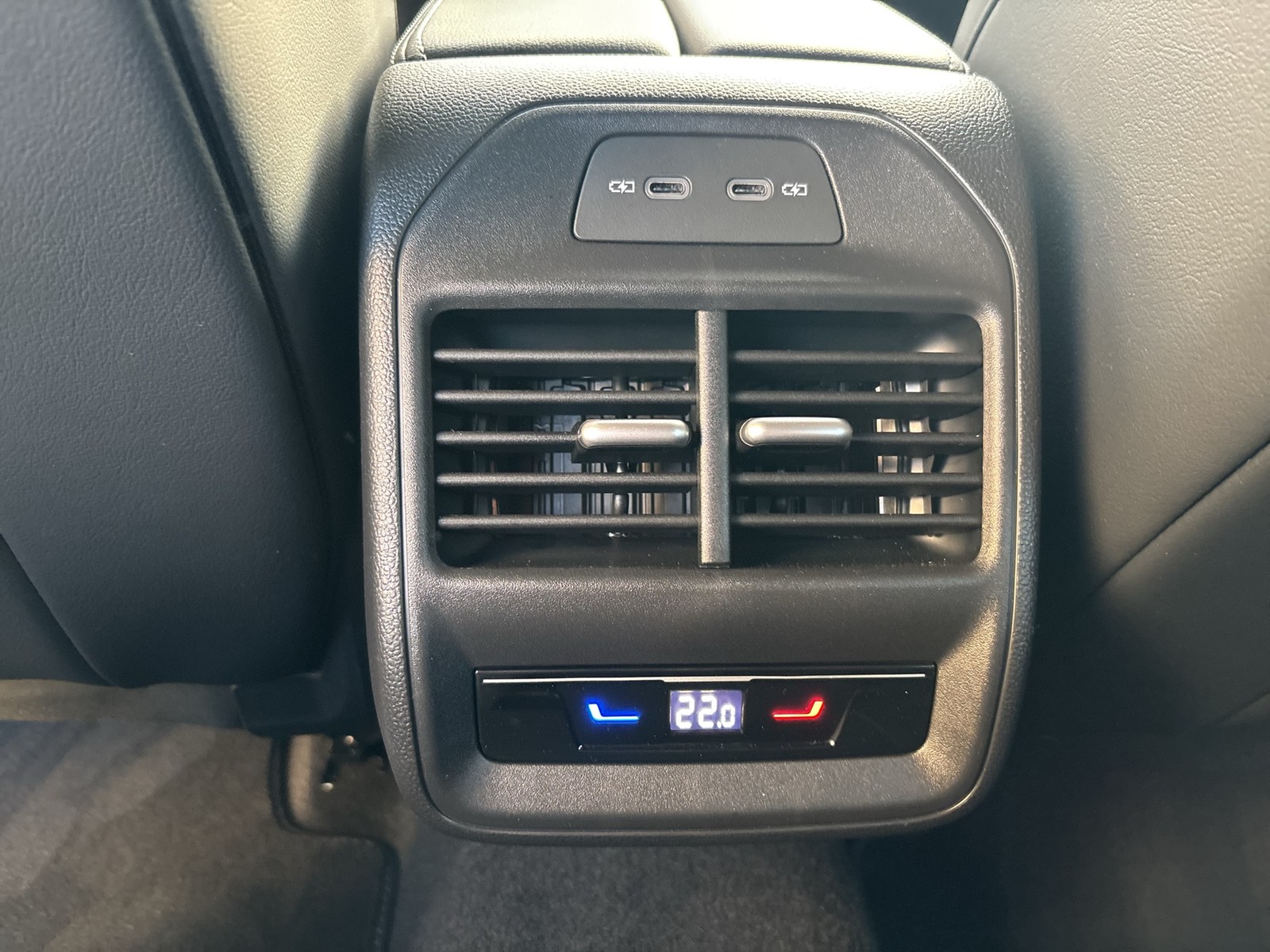 Volkswagen Passat Variant 2.0 R-LINE NEUES MODELL AHK CAM