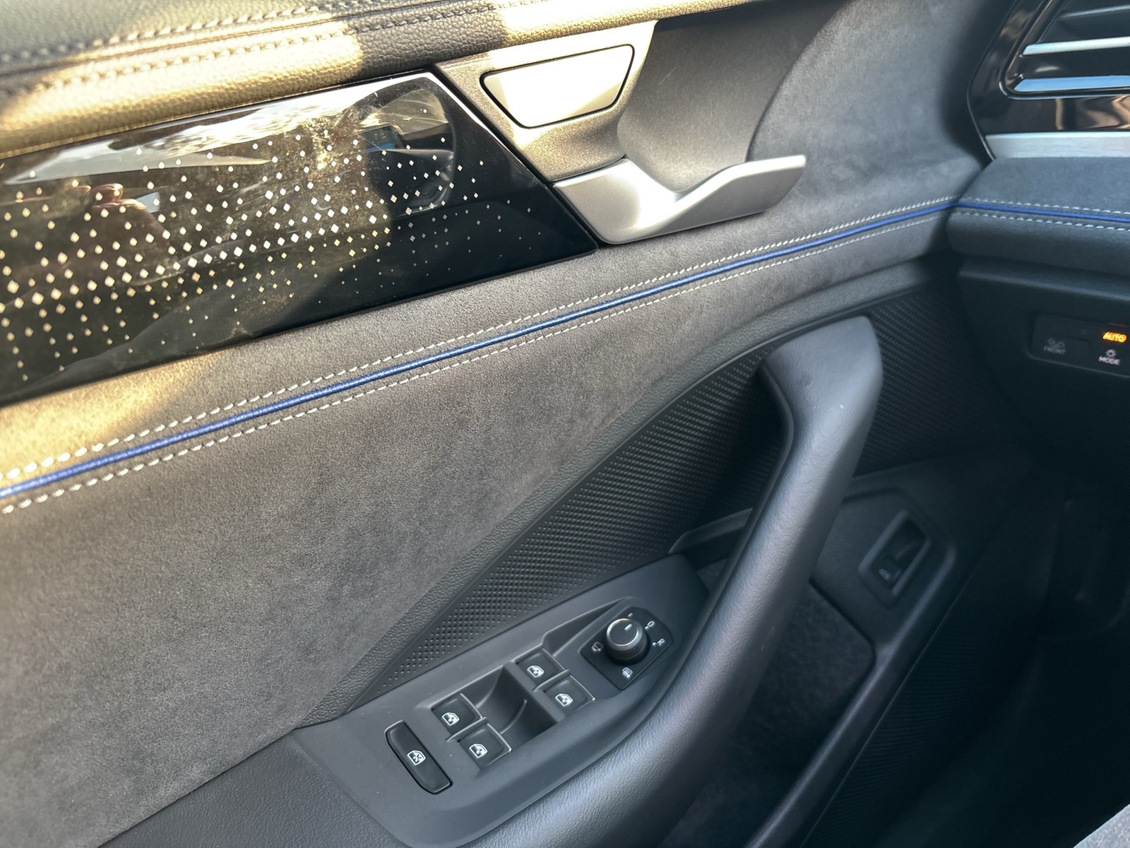 Volkswagen Passat Variant 2.0 R-LINE NEUES MODELL AHK CAM