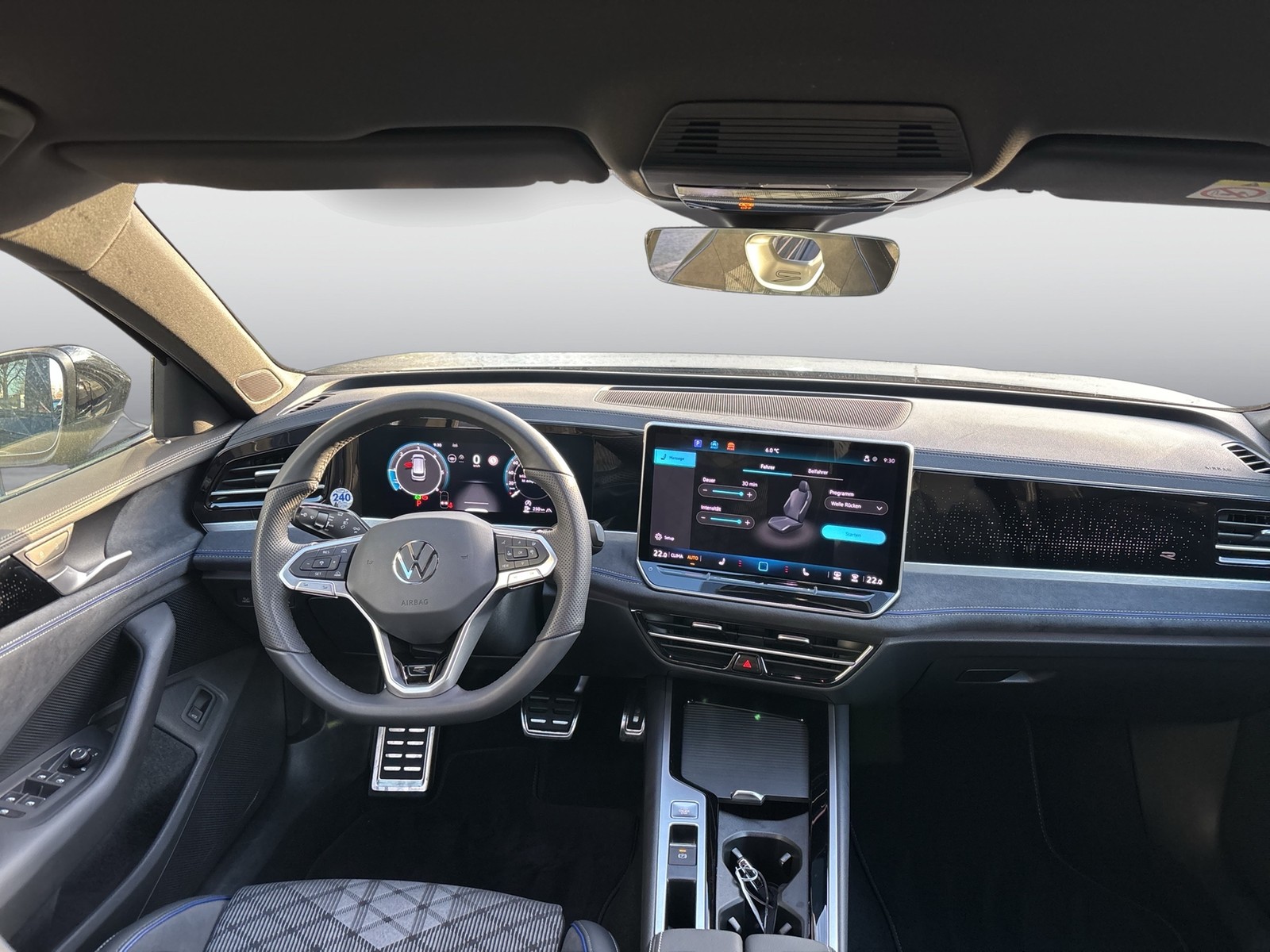 Volkswagen Passat Variant 2.0 R-LINE NEUES MODELL AHK CAM