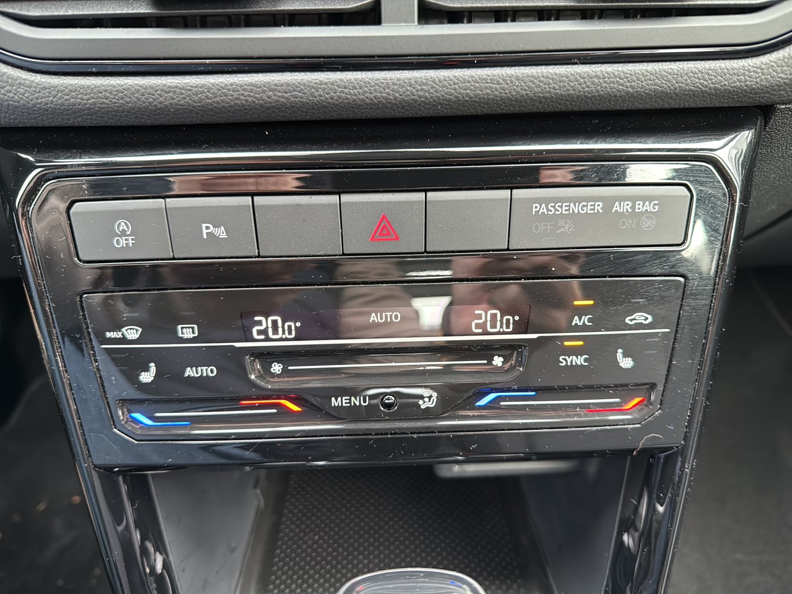 Volkswagen T-Cross 1.0 LIFE CAM ACC NAVI ALU CARPLAY SITZHZ