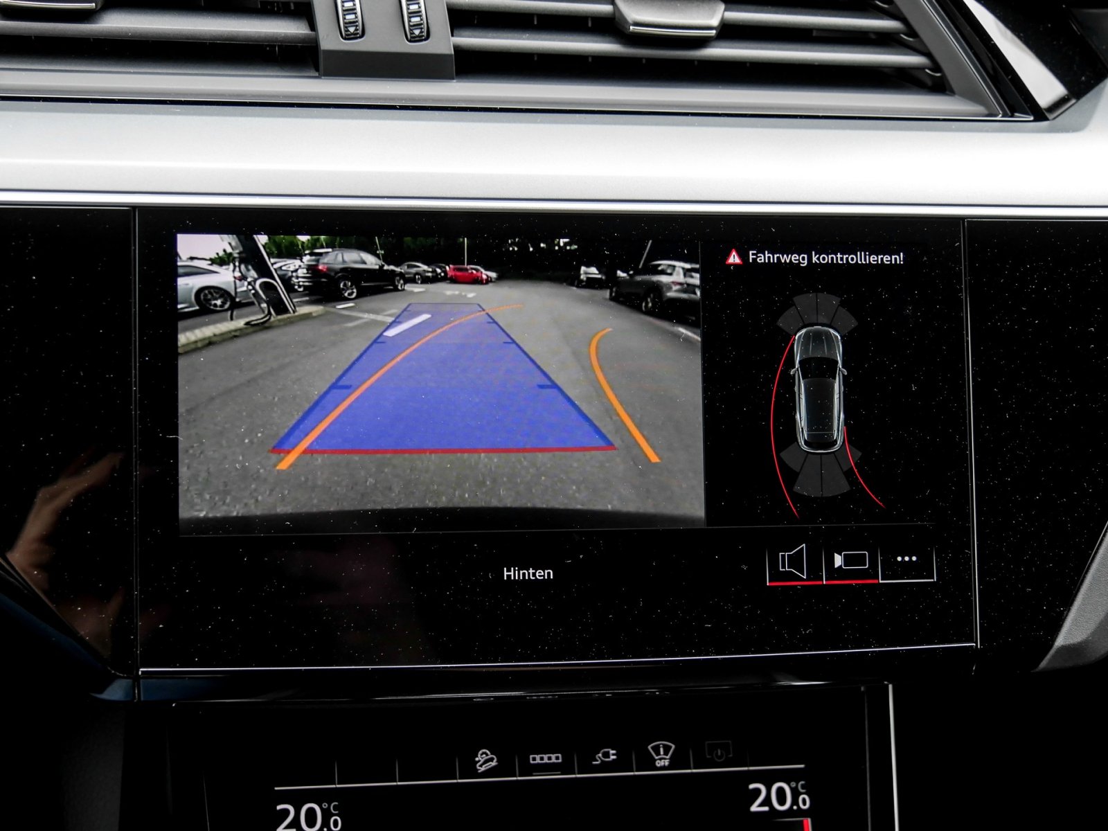 Audi Q8 e-tron 55 quattro S LINE BLACKPAK AHK CAM 21Z