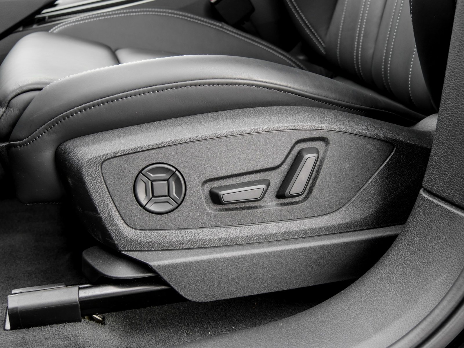 Audi Q8 e-tron 55 quattro S LINE BLACKPAK AHK CAM 21Z