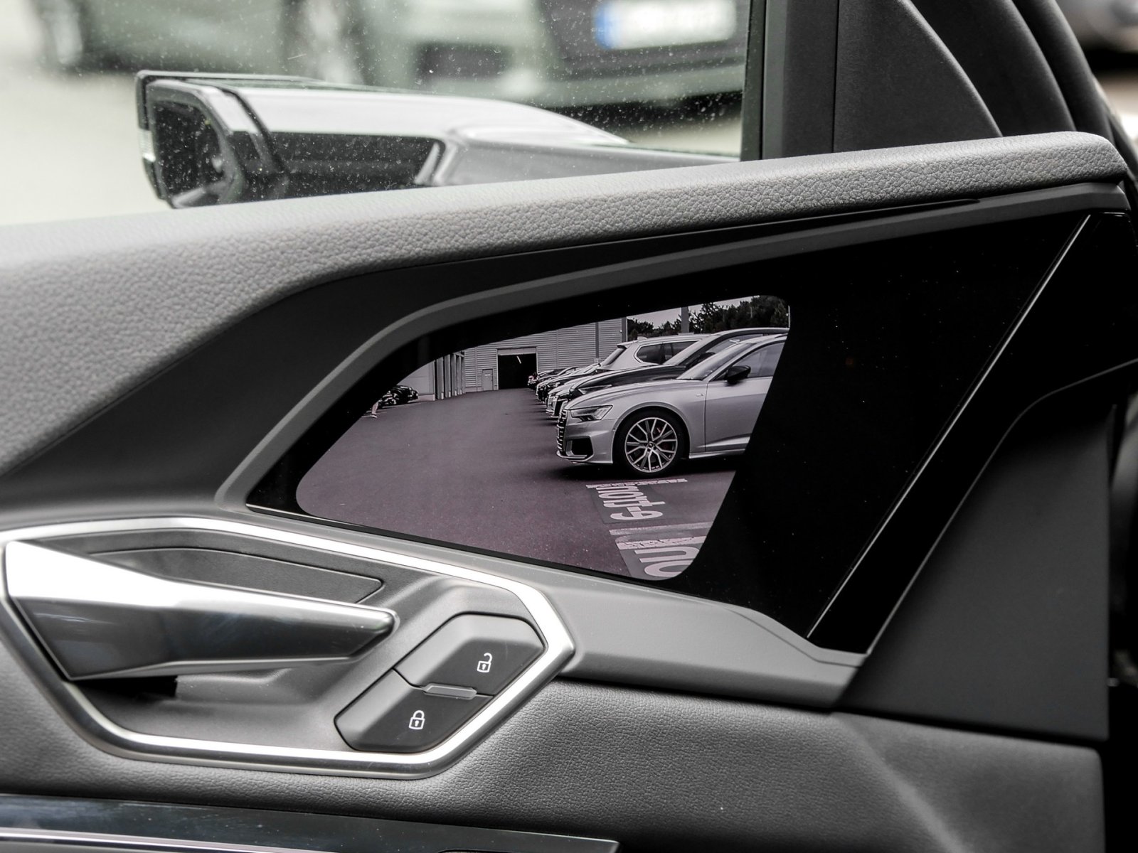 Audi Q8 e-tron 55 quattro S LINE BLACKPAK AHK CAM 21Z