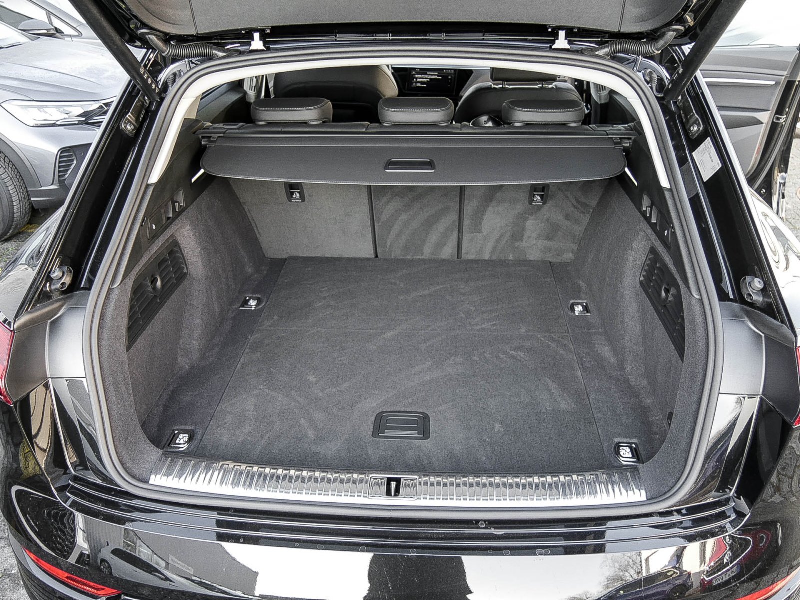 Audi Q8 e-tron 55 quattro S LINE BLACKPAK AHK CAM 21Z