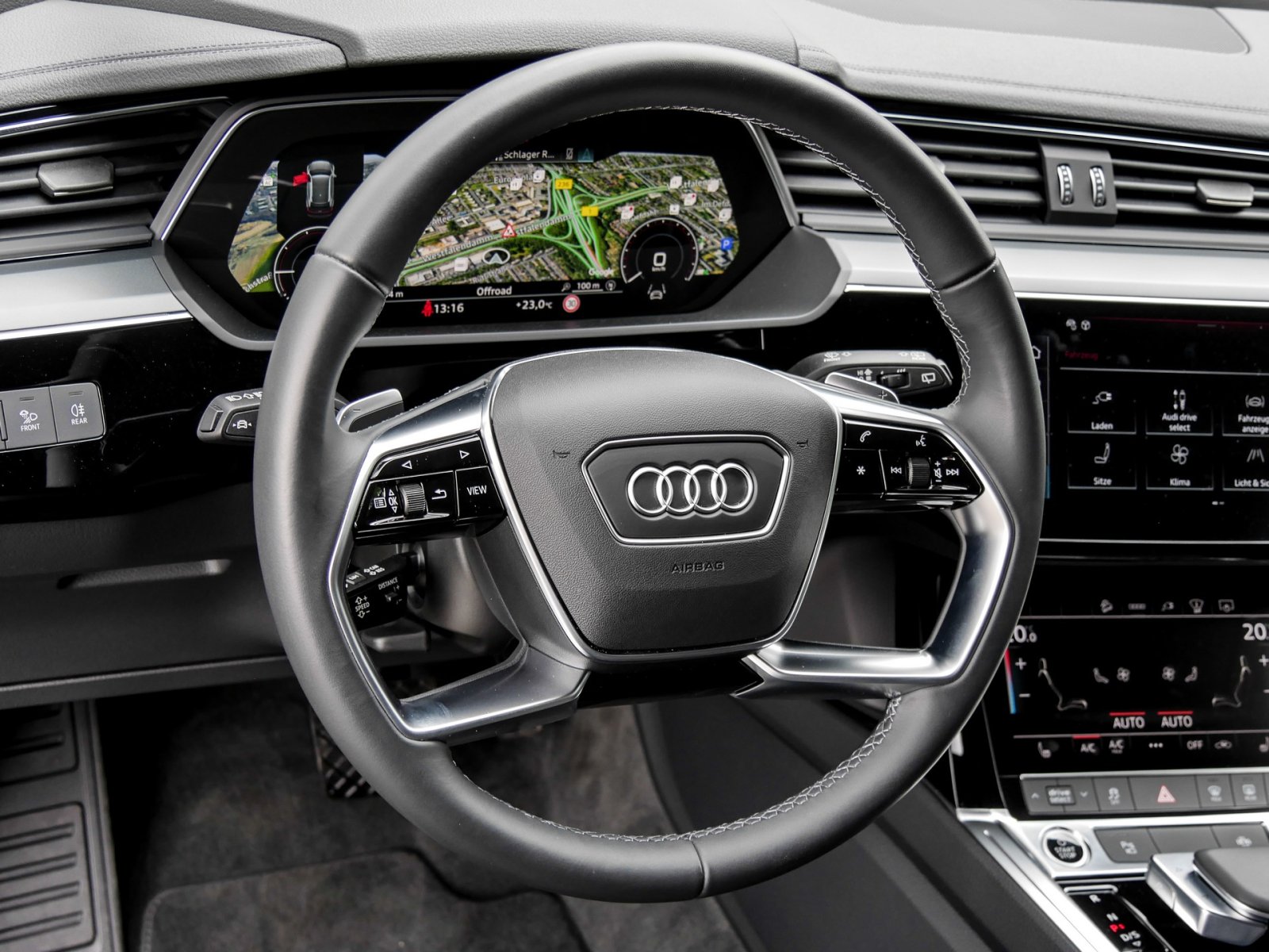 Audi Q8 e-tron 55 quattro S LINE BLACKPAK AHK CAM 21Z